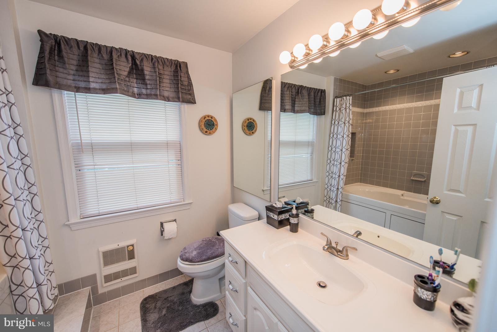 FAIRVIEW COURT - Residential