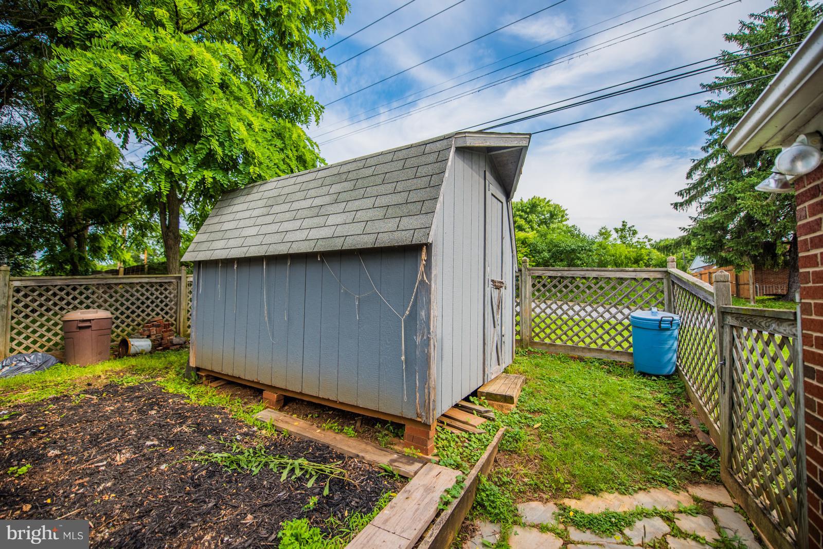 FAIRVIEW COURT - Residential