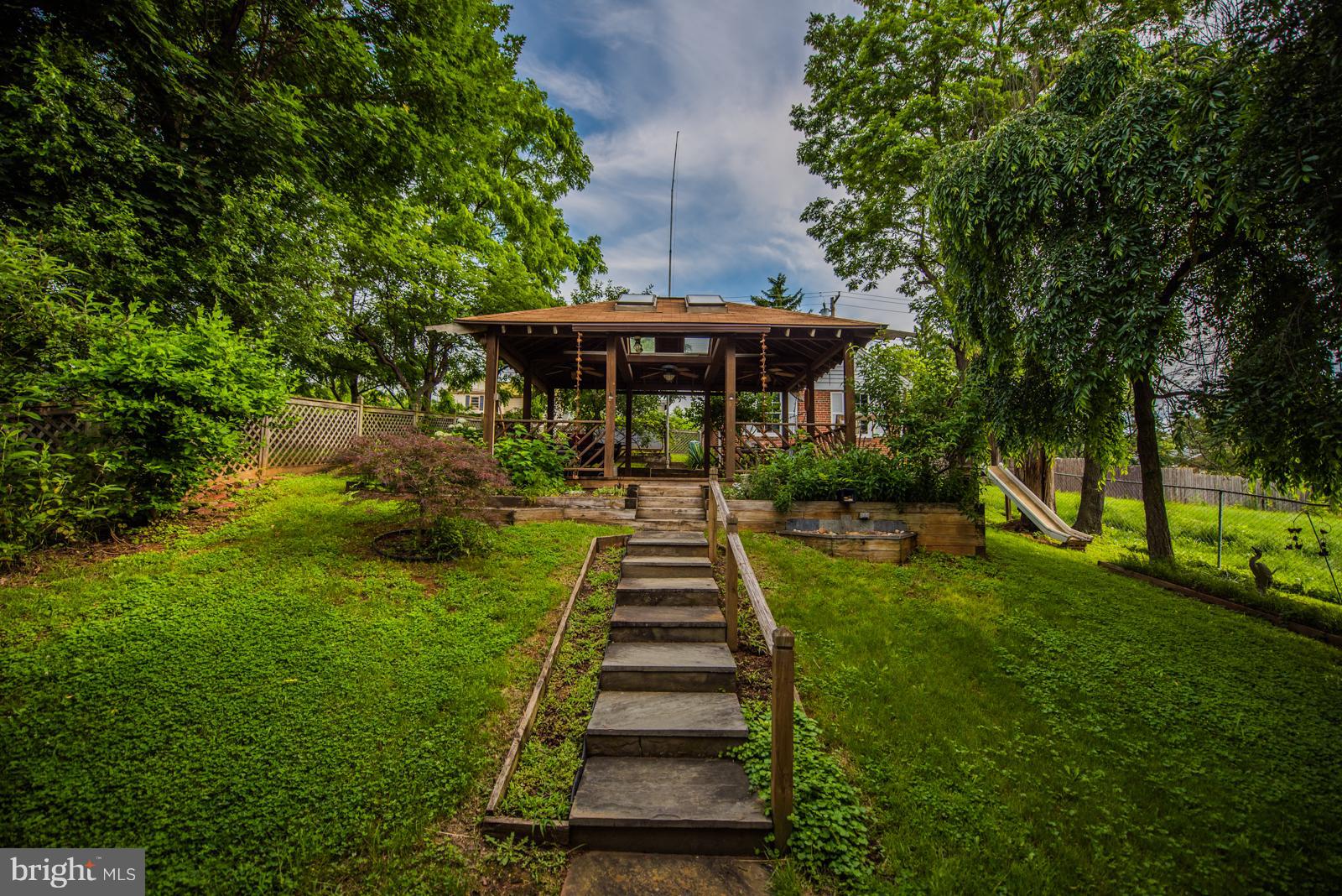 FAIRVIEW COURT - Residential