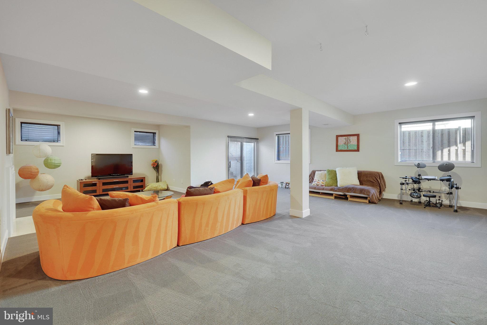 CHESTERBROOK WOODS - Residential Lease