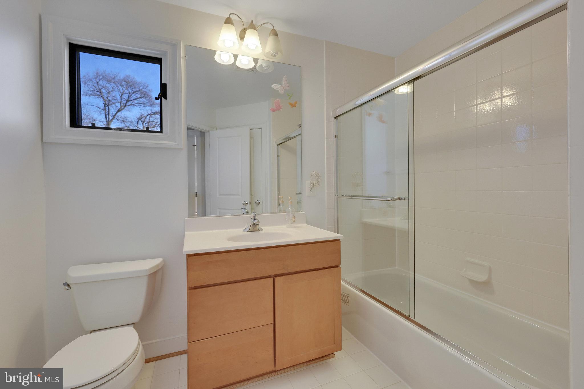 CHESTERBROOK WOODS - Residential Lease