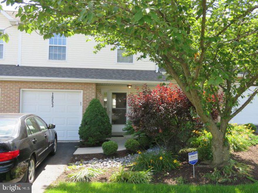 Open floor plan with wonderful views from rear patio. Large master with huge 9x8 walk-in closet. Upstairs laundry. Really priced to sell.