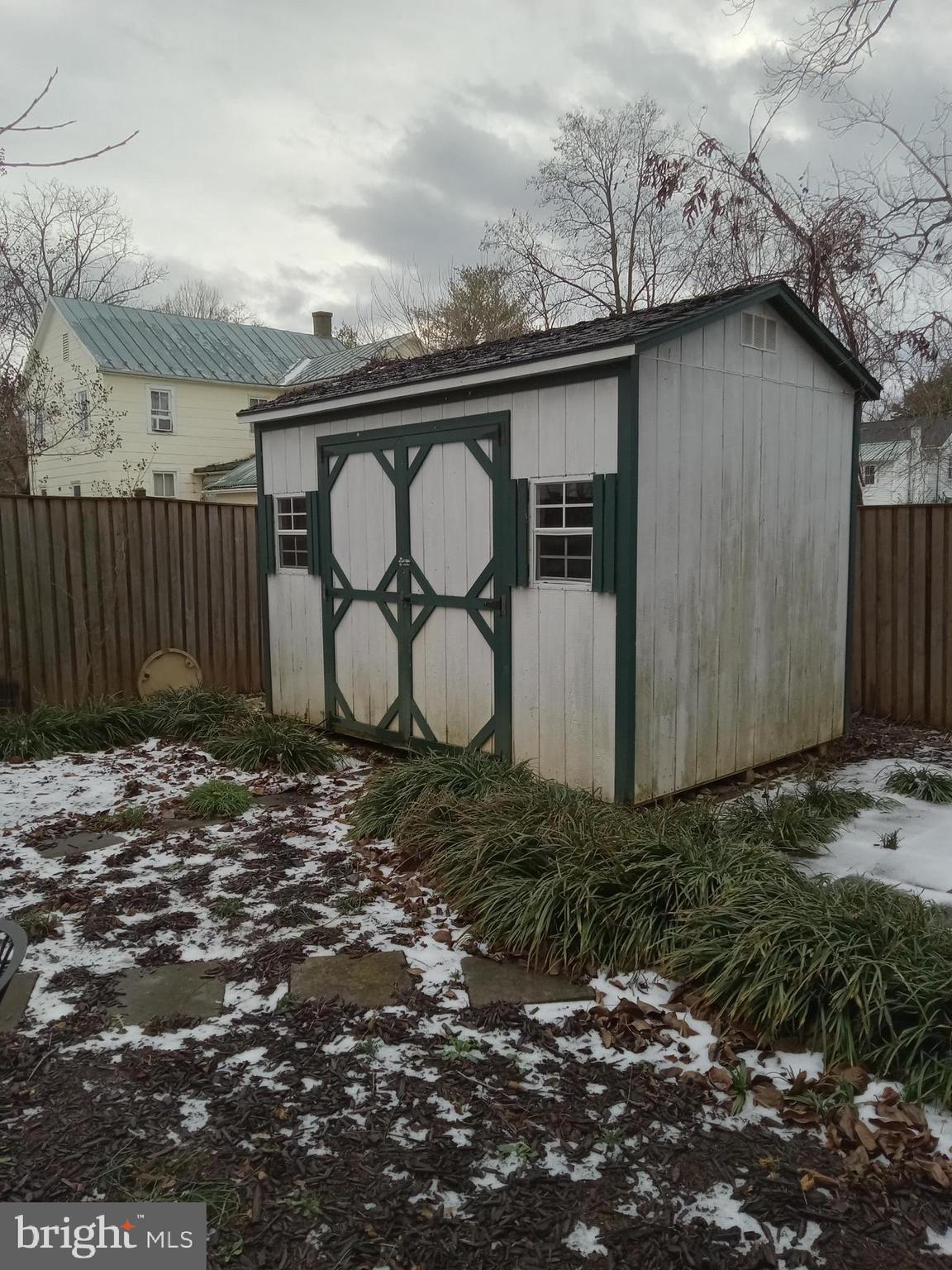 CHARLES TOWN - Residential Lease