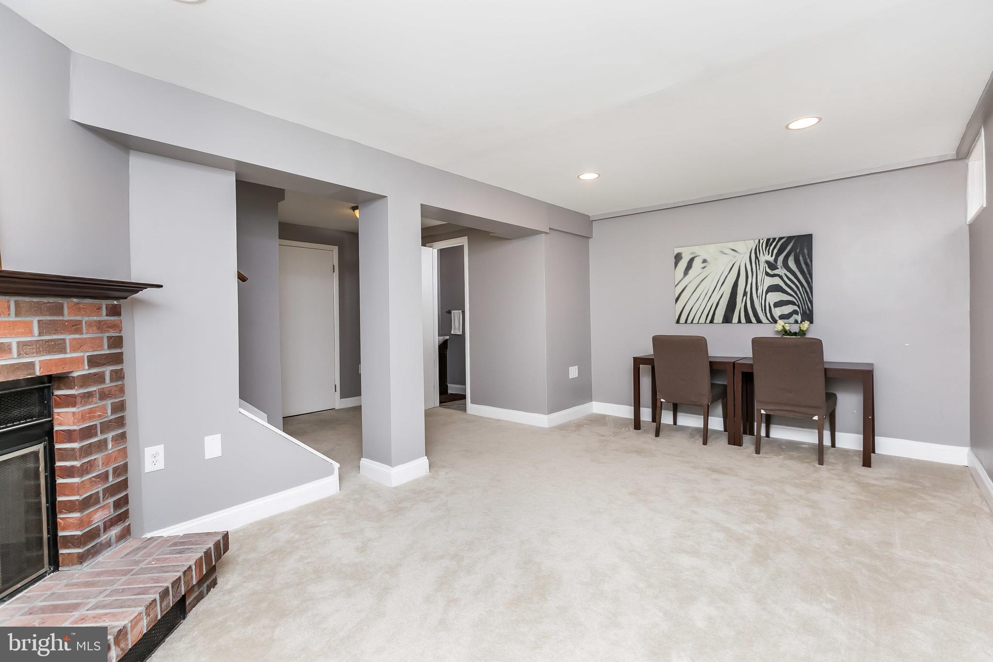 QUEEN ANNE VILLAGE - Residential