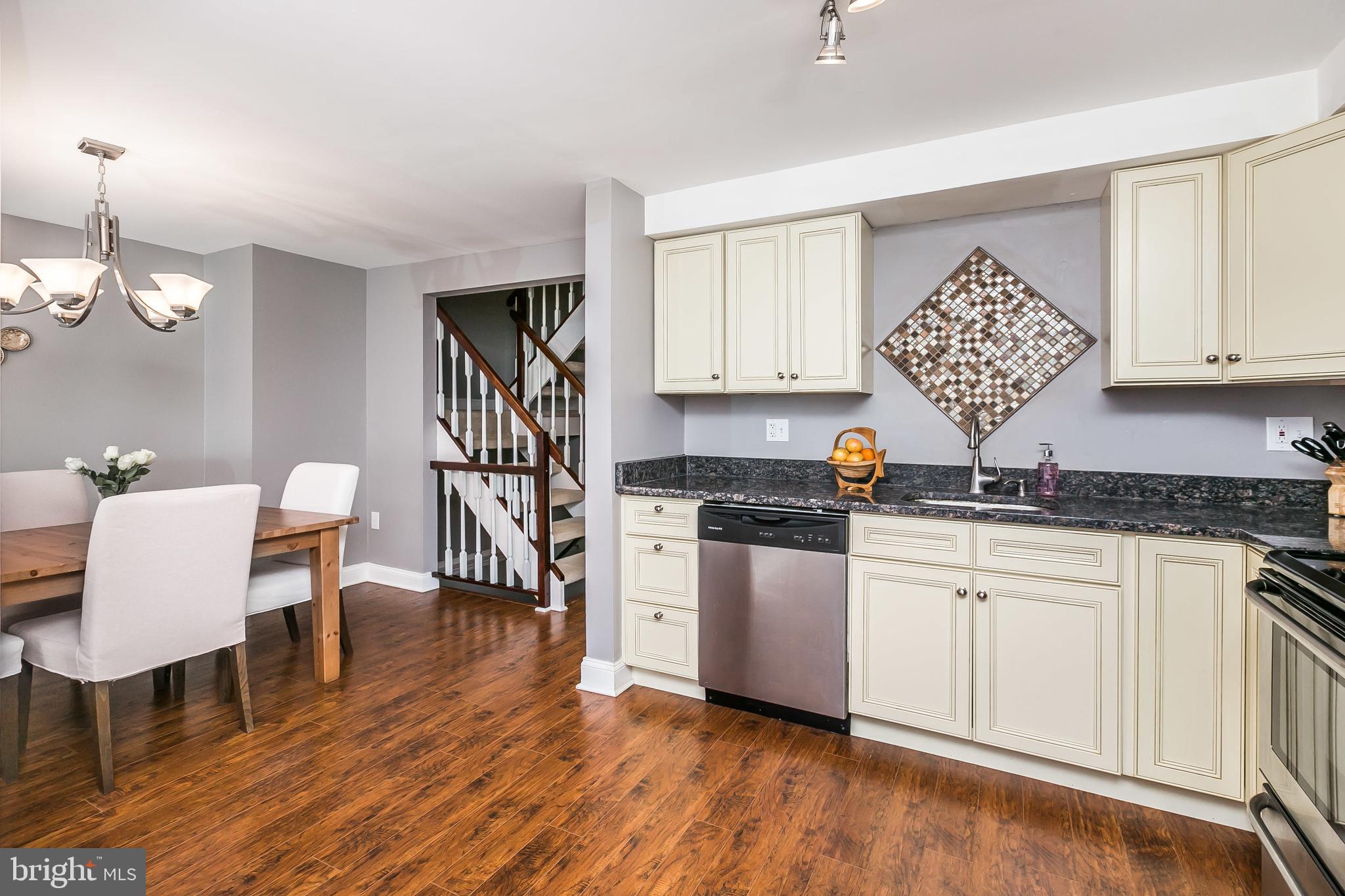 QUEEN ANNE VILLAGE - Residential