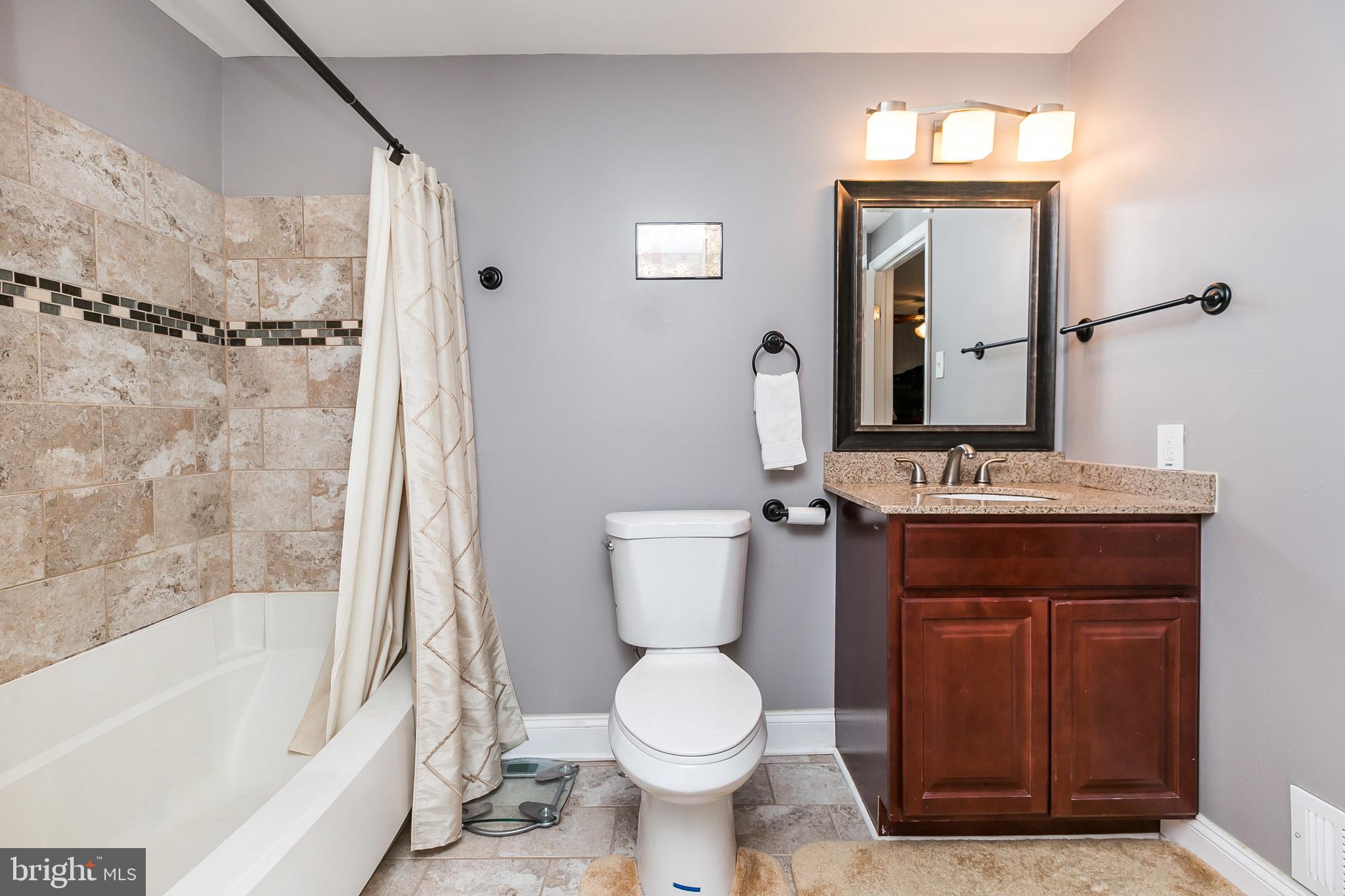 QUEEN ANNE VILLAGE - Residential