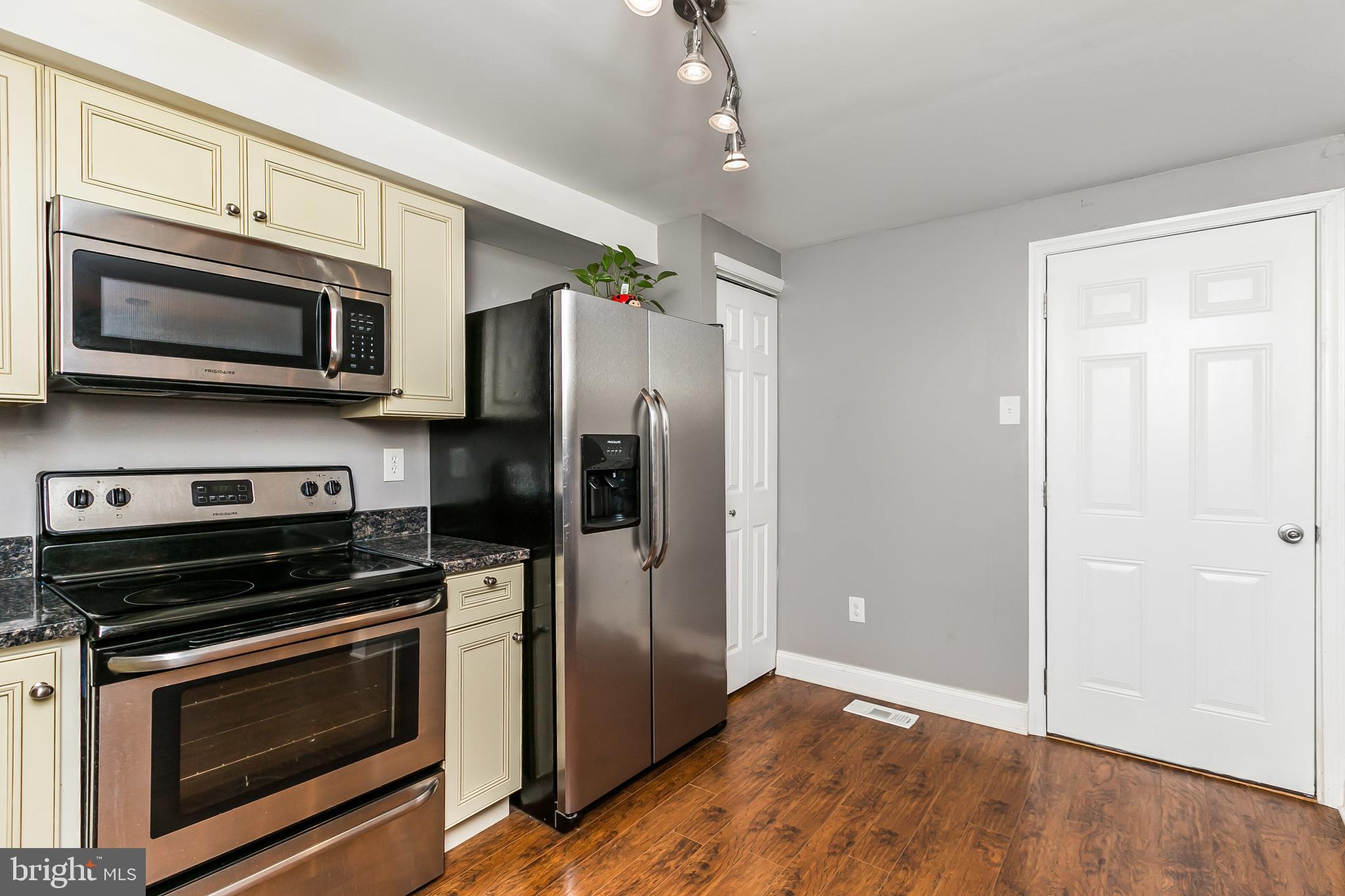 QUEEN ANNE VILLAGE - Residential