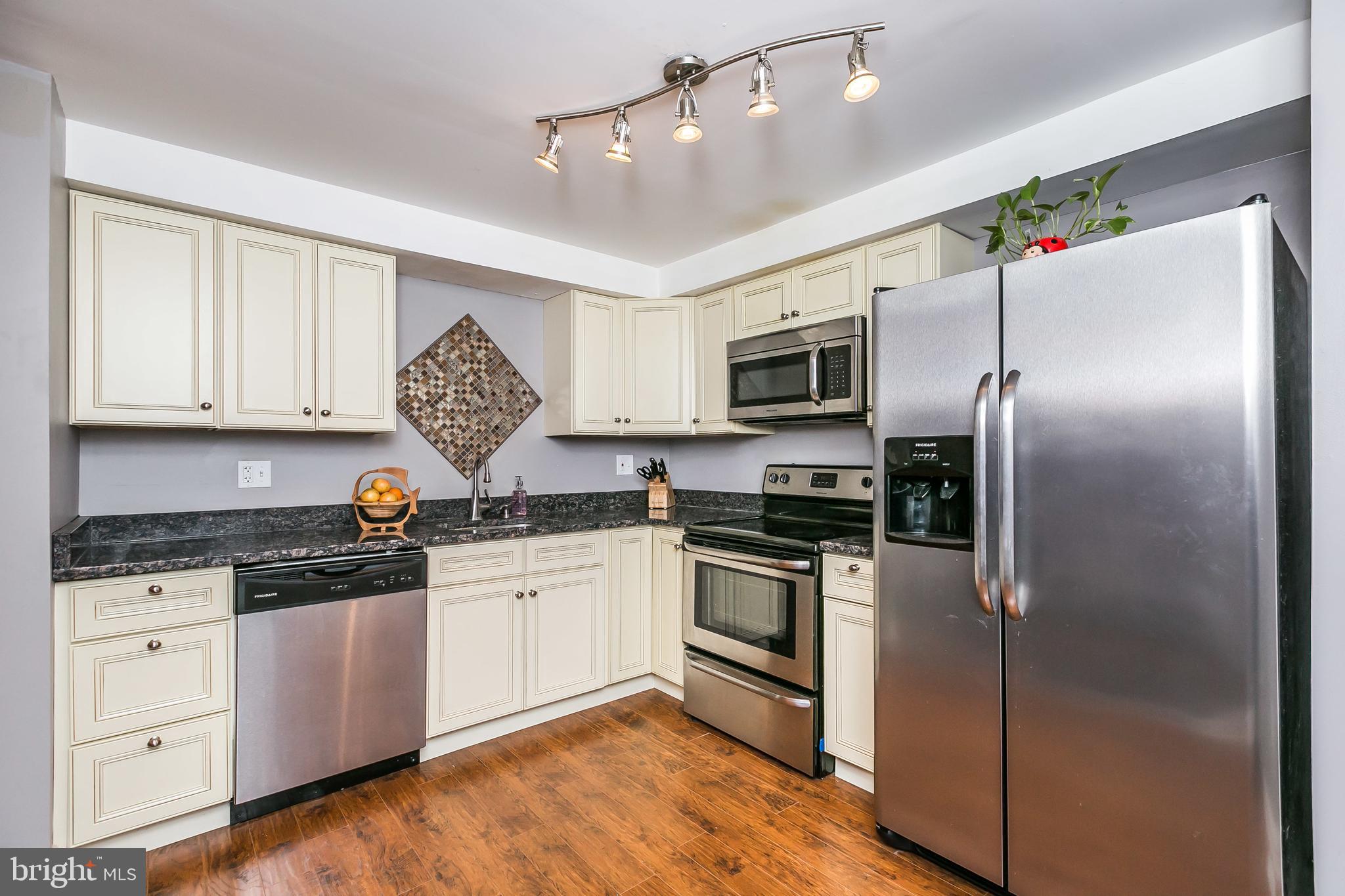 QUEEN ANNE VILLAGE - Residential