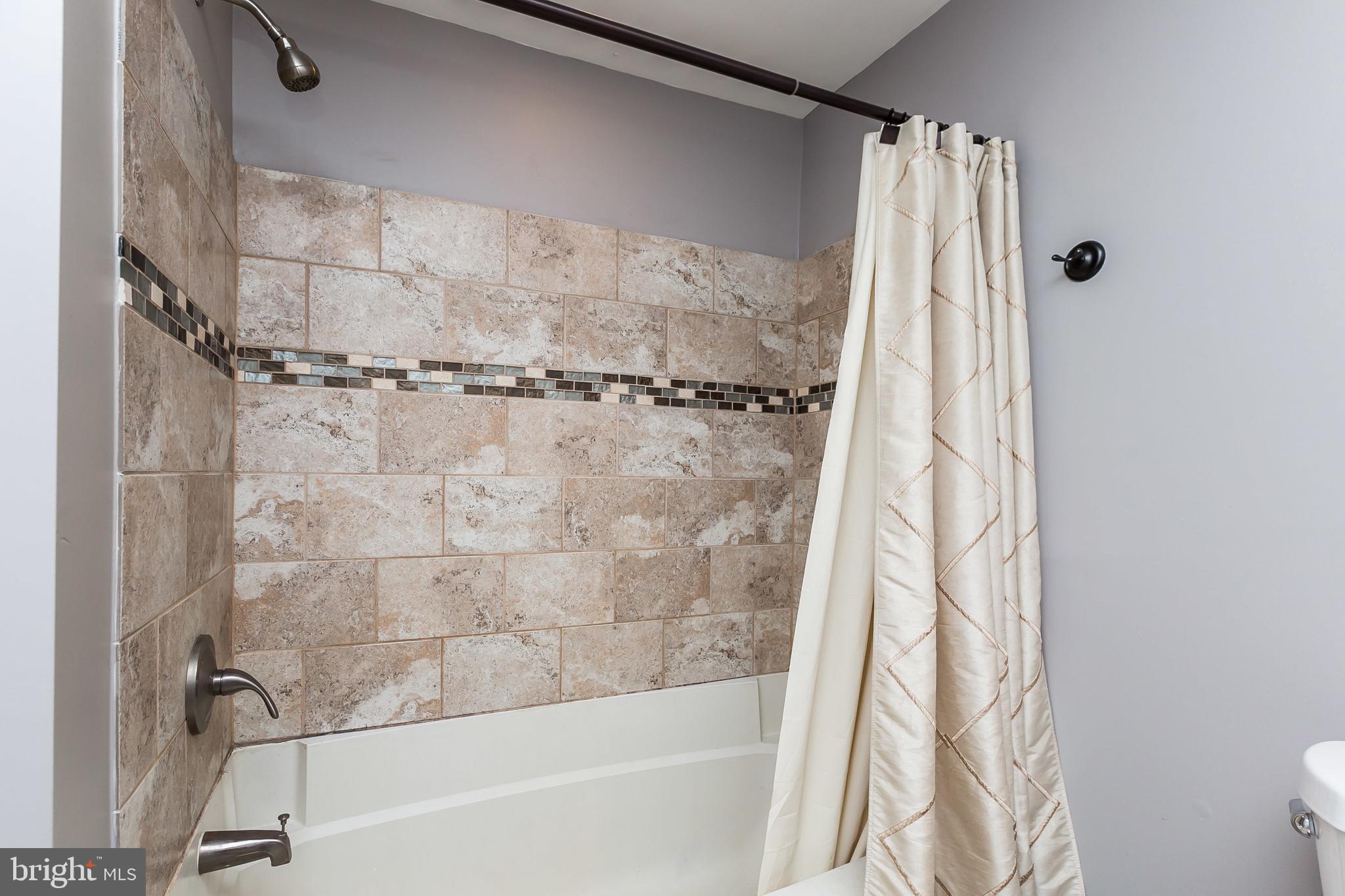 QUEEN ANNE VILLAGE - Residential