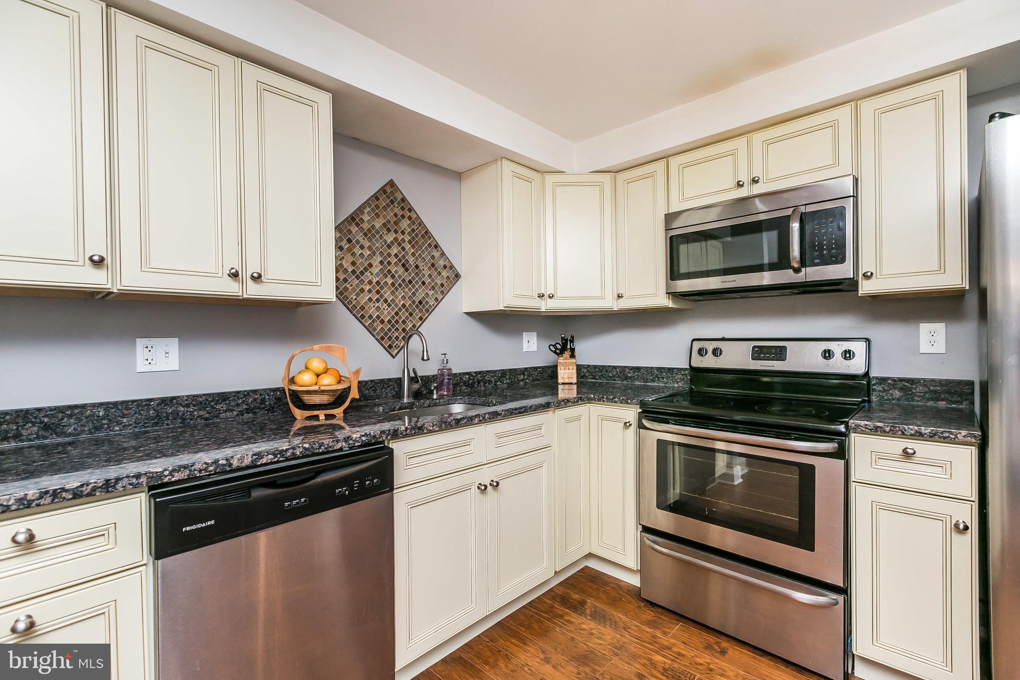 QUEEN ANNE VILLAGE - Residential