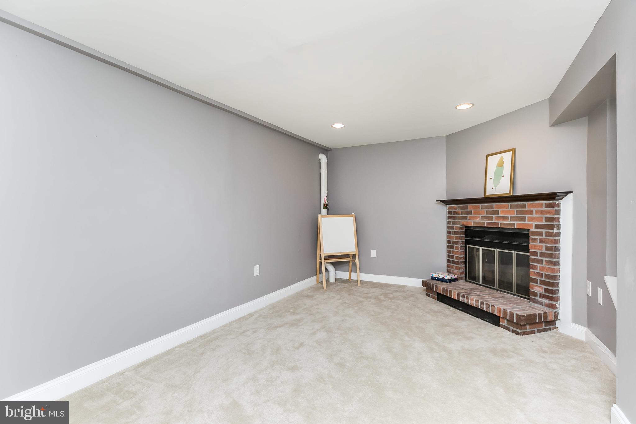 QUEEN ANNE VILLAGE - Residential