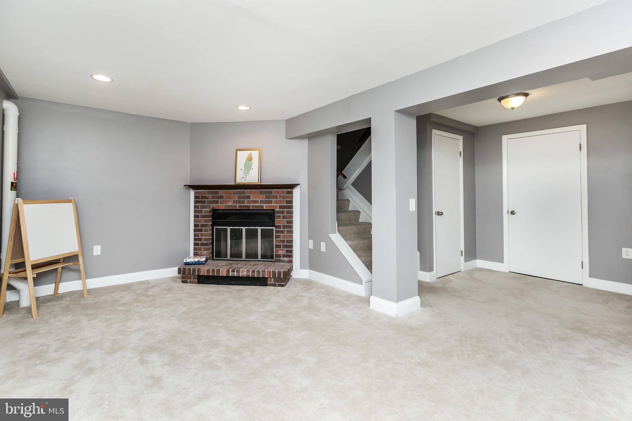 QUEEN ANNE VILLAGE - Residential