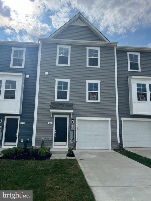 Townhouse For Rent - 124 Tuxford Rd Rd<br/> Berkeley County, FALLING WATERS, WV 25419