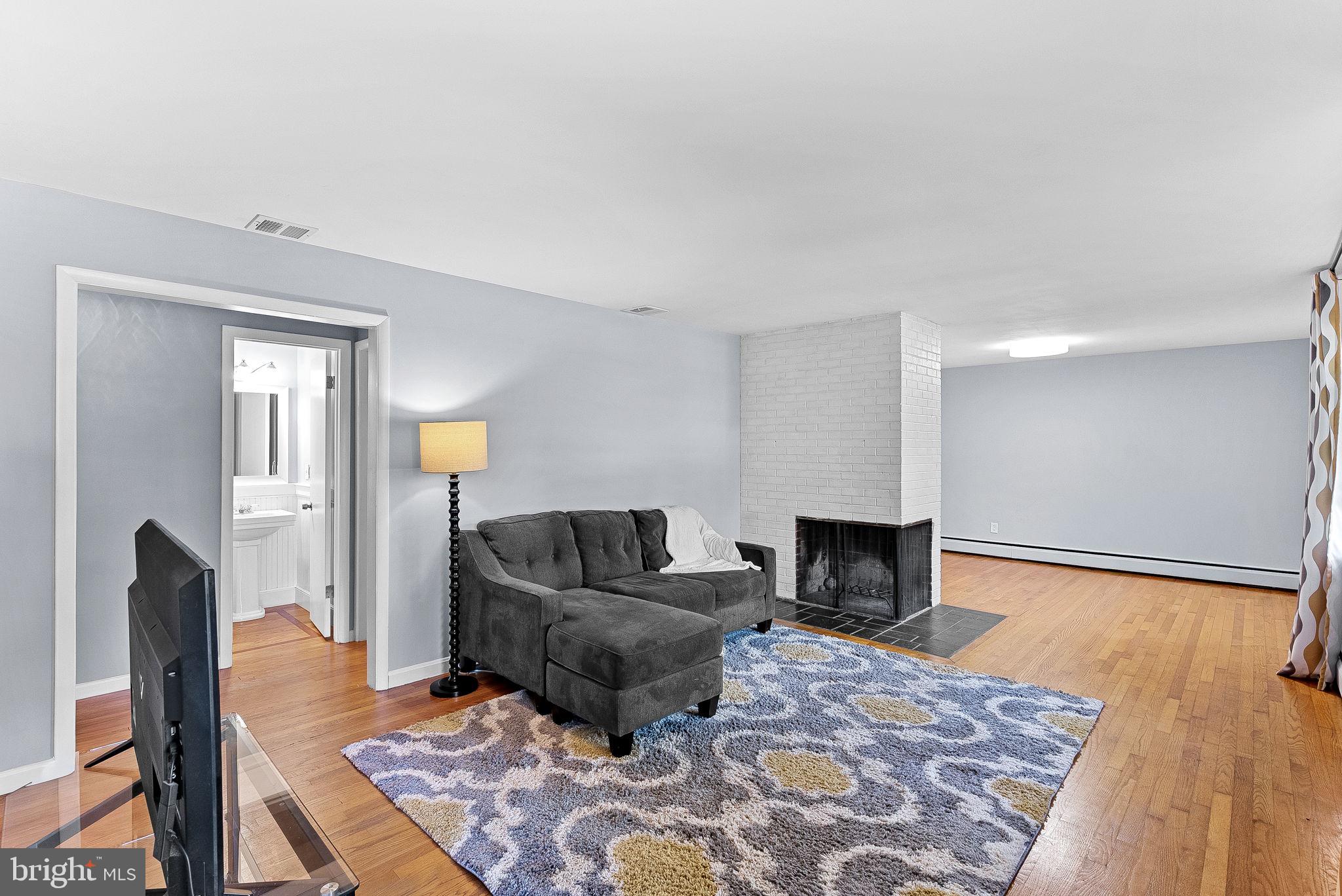 HOPKINS MEAD - Residential