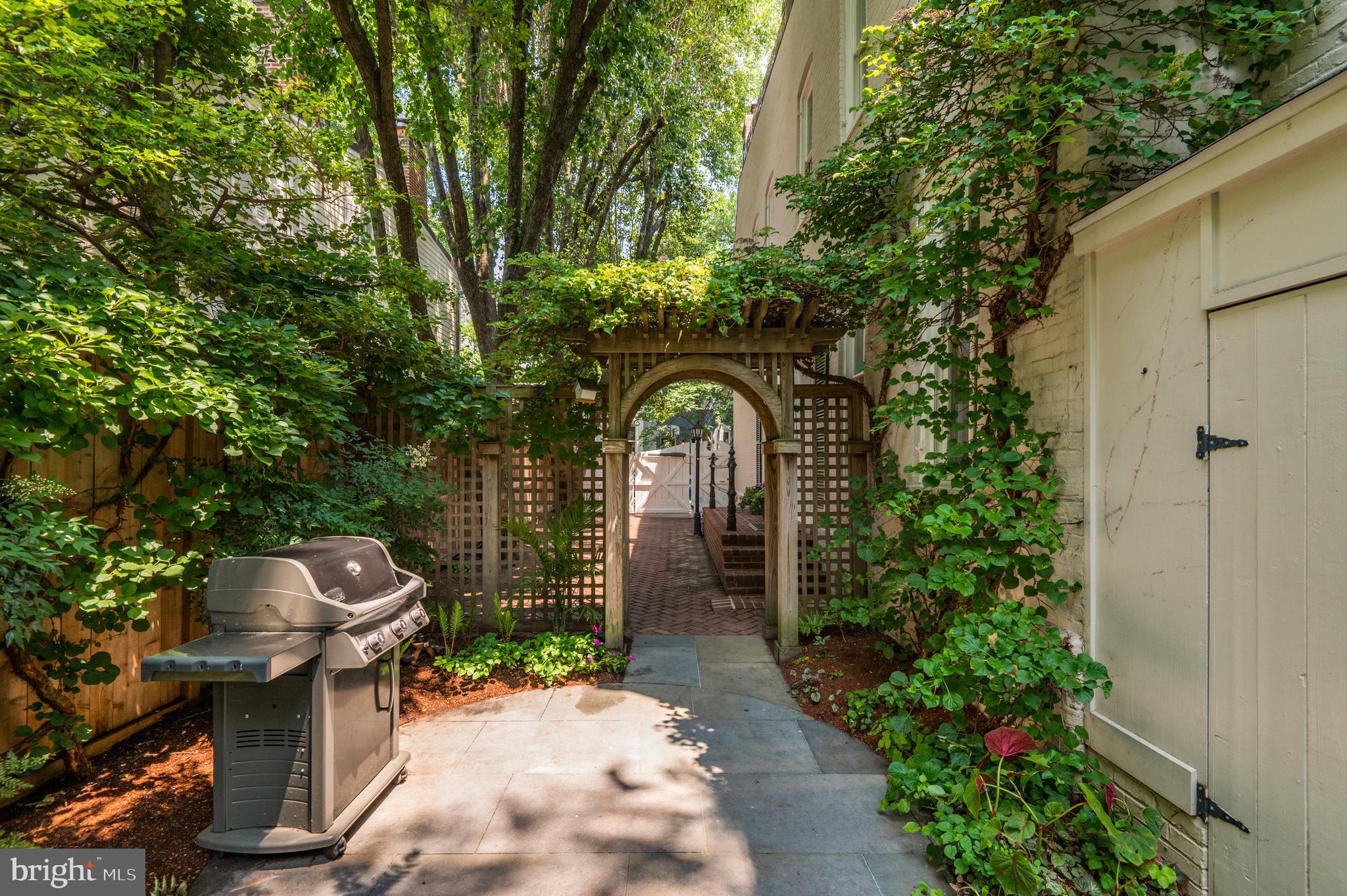 GEORGETOWN - Residential