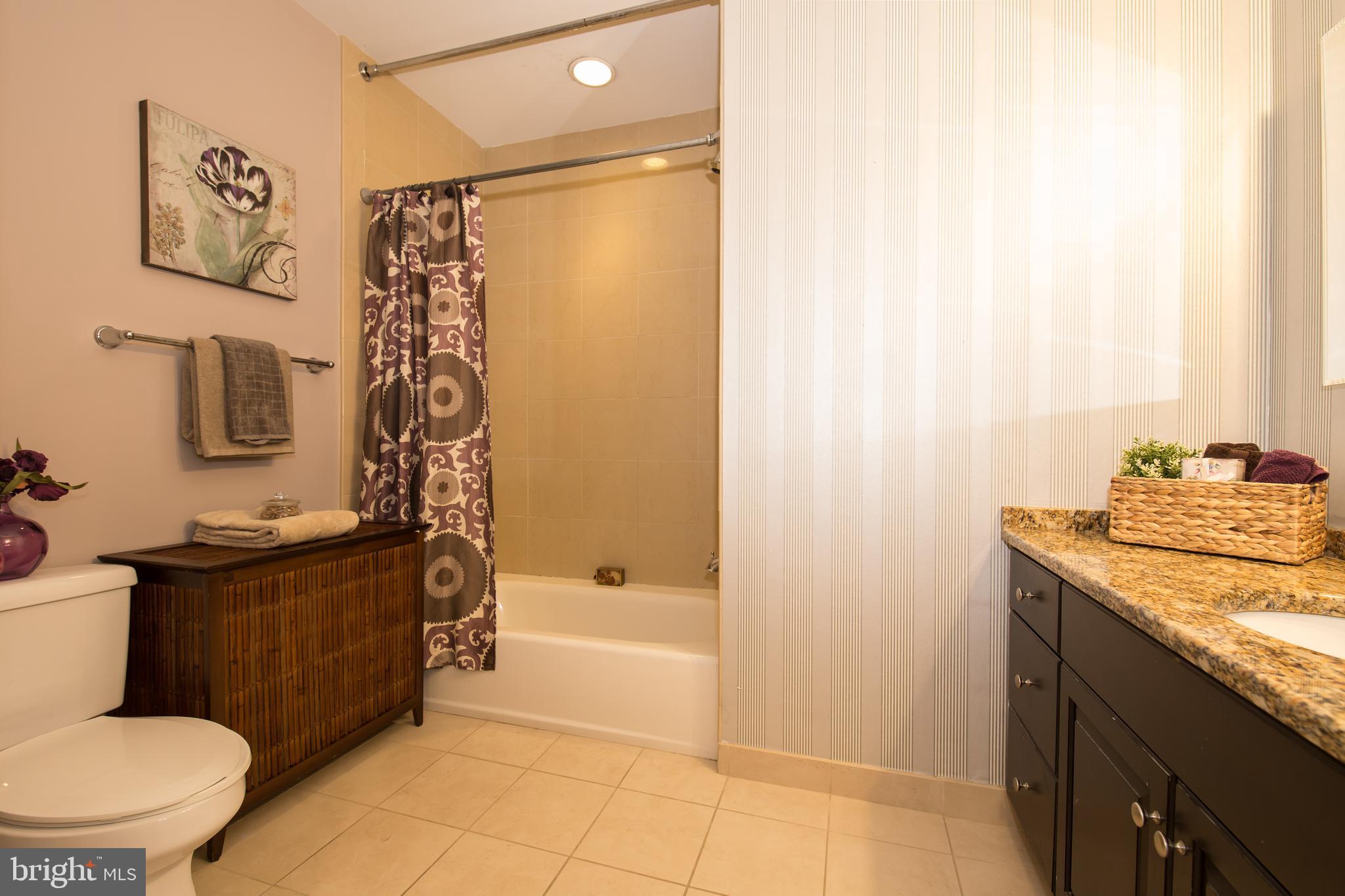 LOGAN SQUARE - Residential