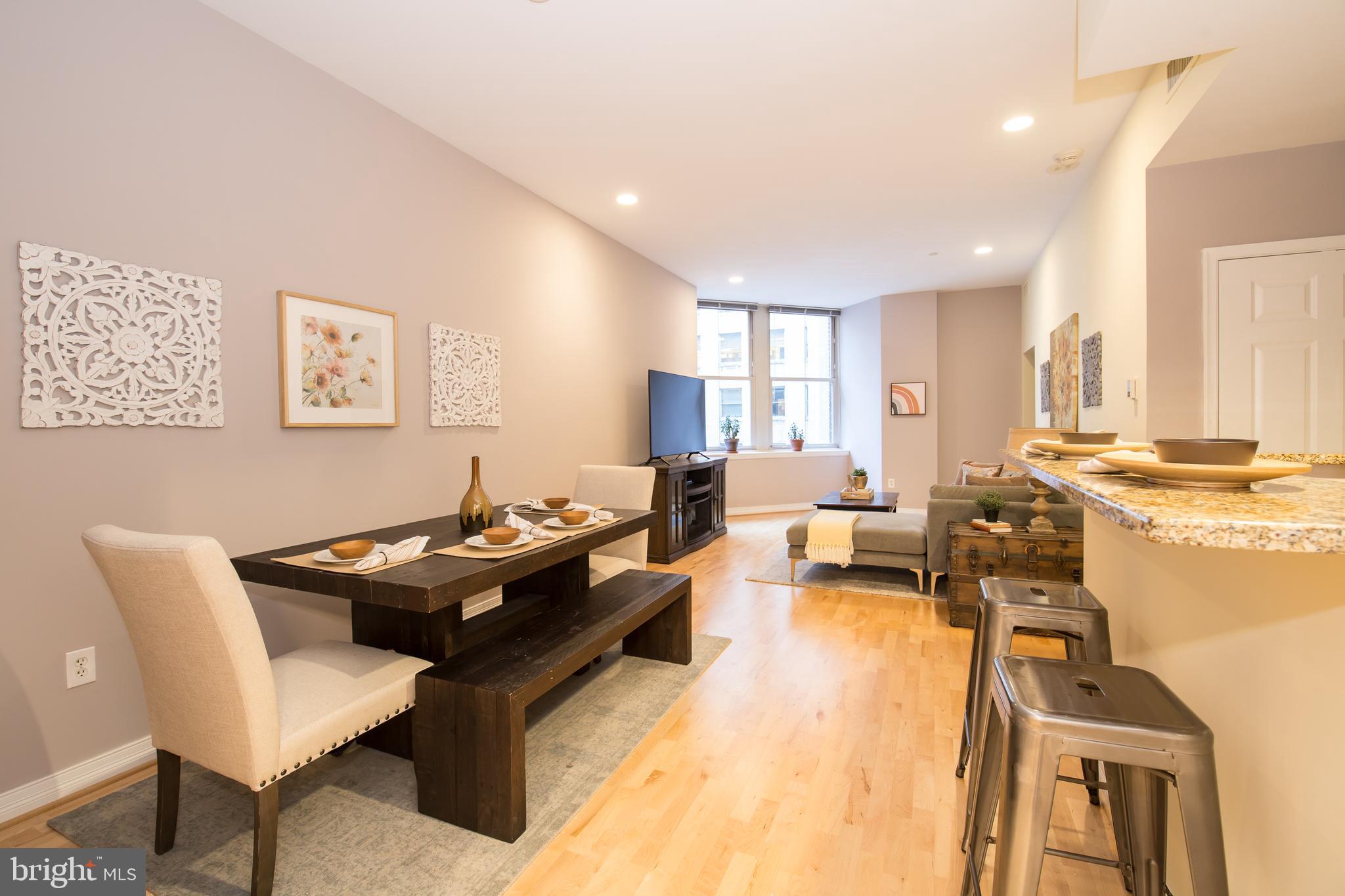 LOGAN SQUARE - Residential