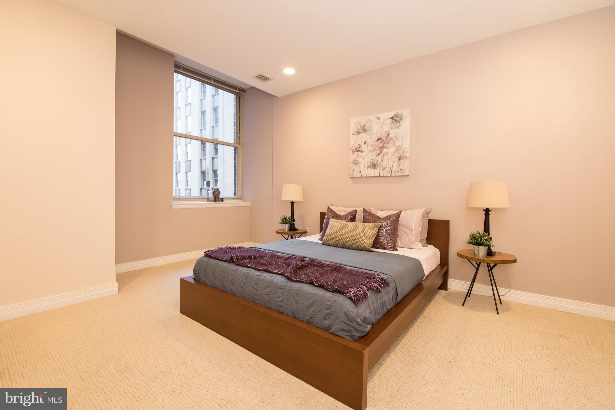 LOGAN SQUARE - Residential