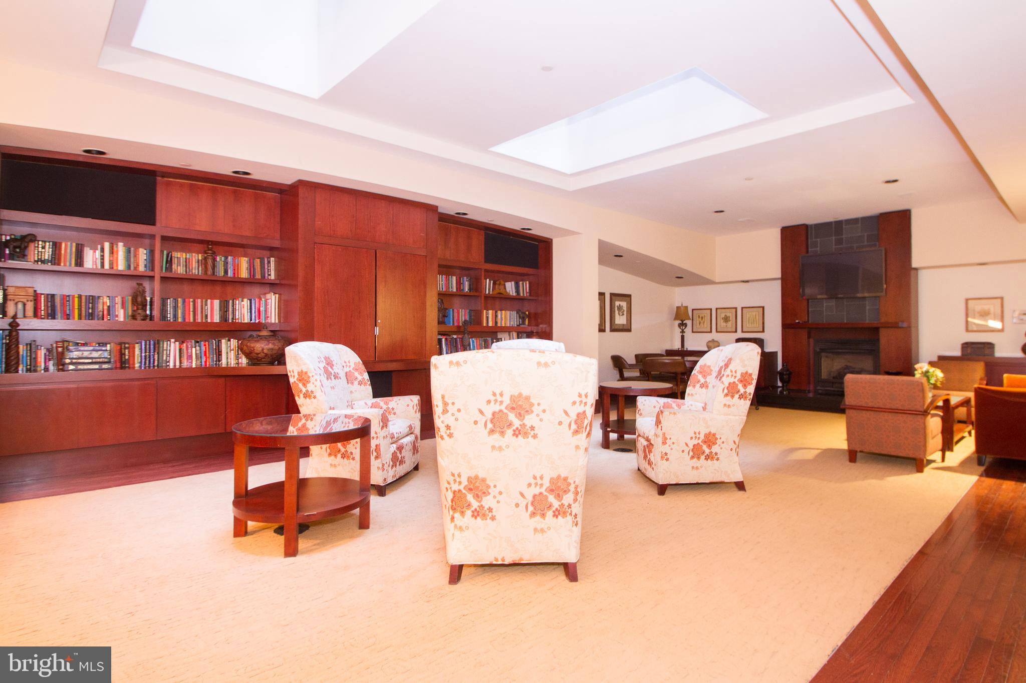 LOGAN SQUARE - Residential