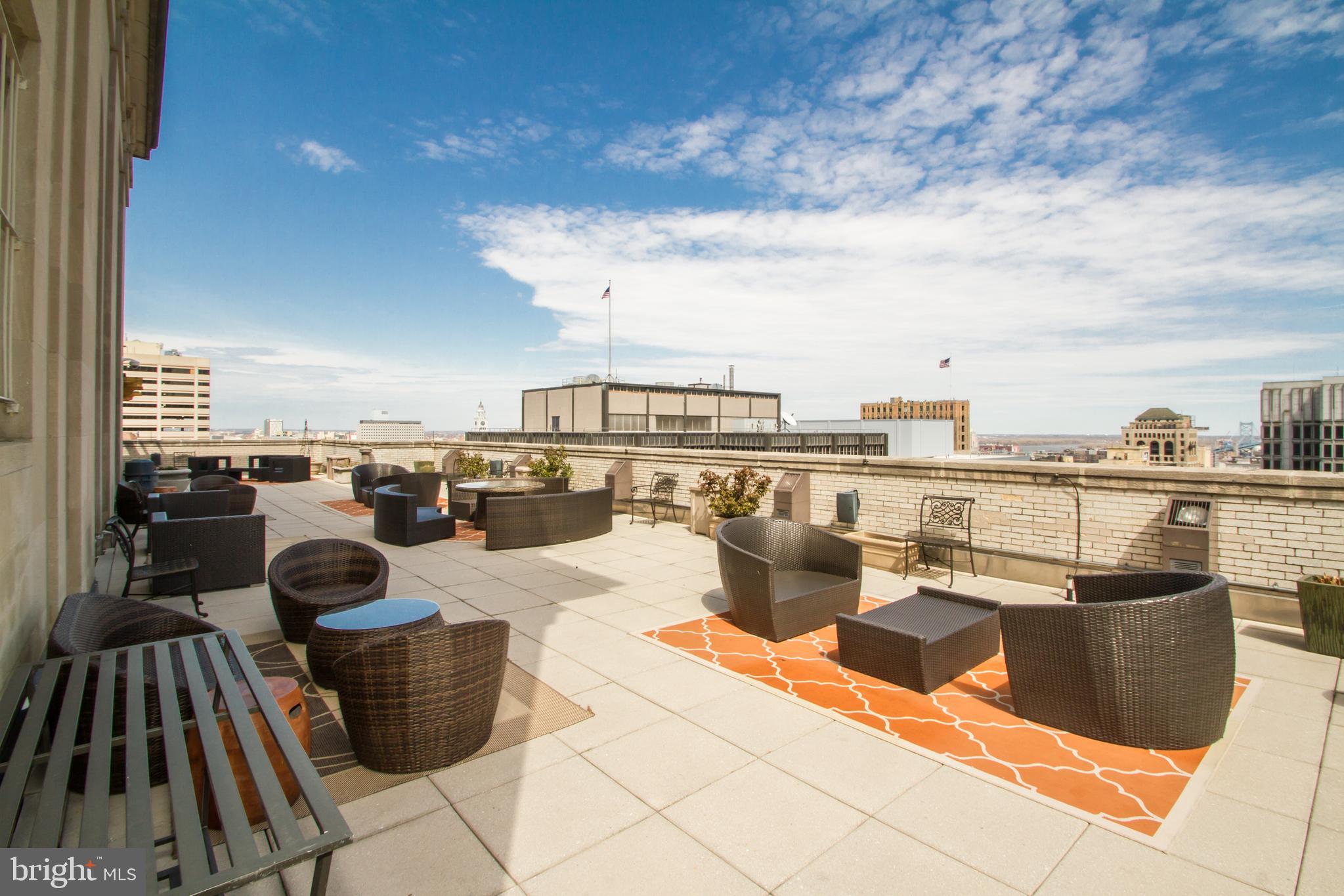 LOGAN SQUARE - Residential