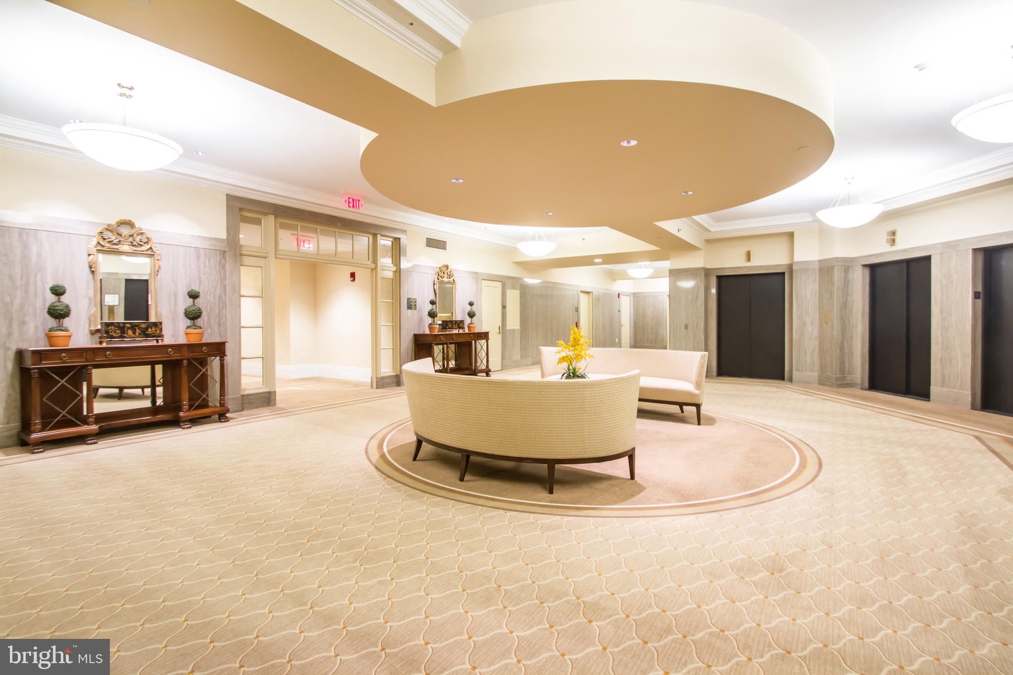 LOGAN SQUARE - Residential