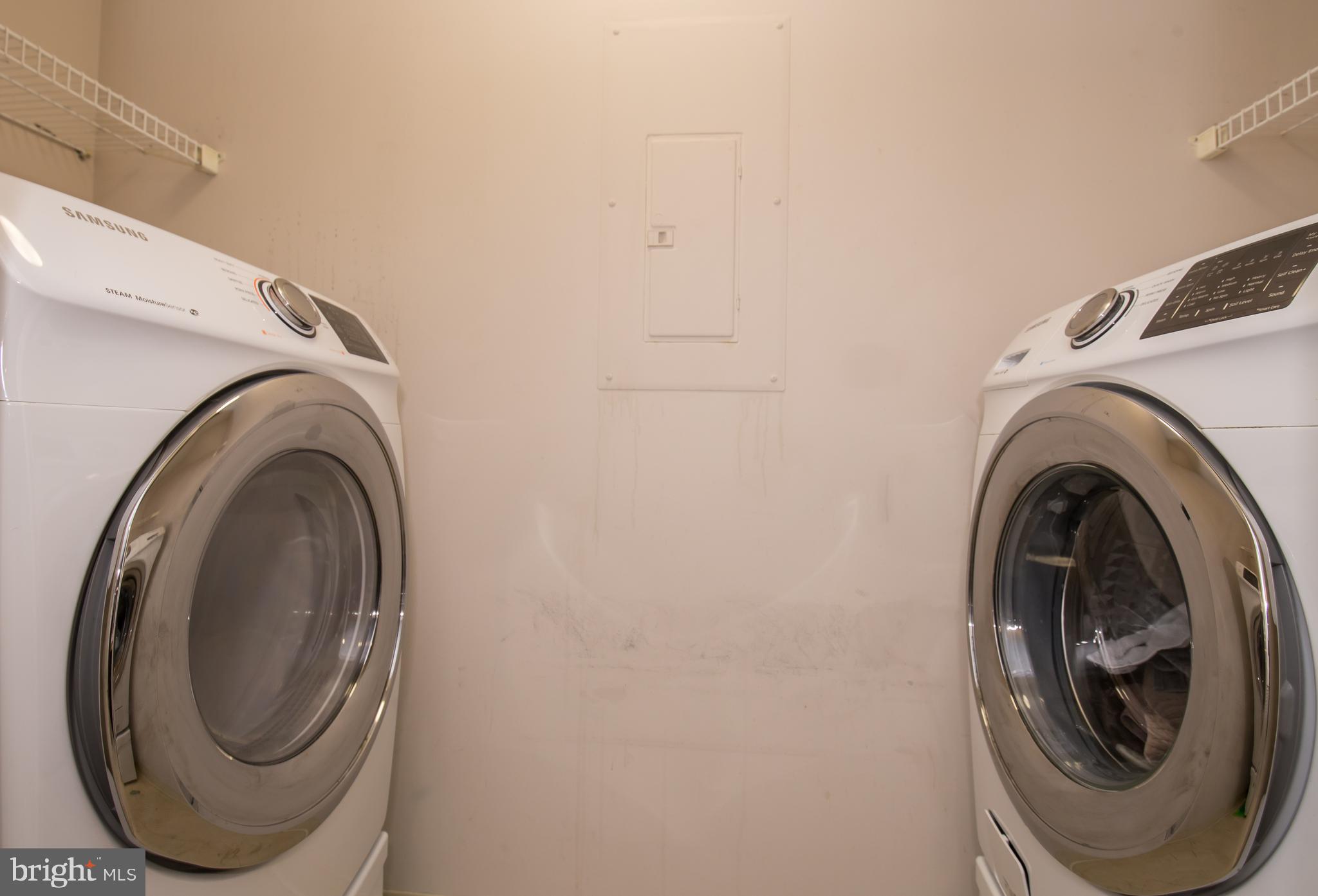 LOGAN SQUARE - Residential