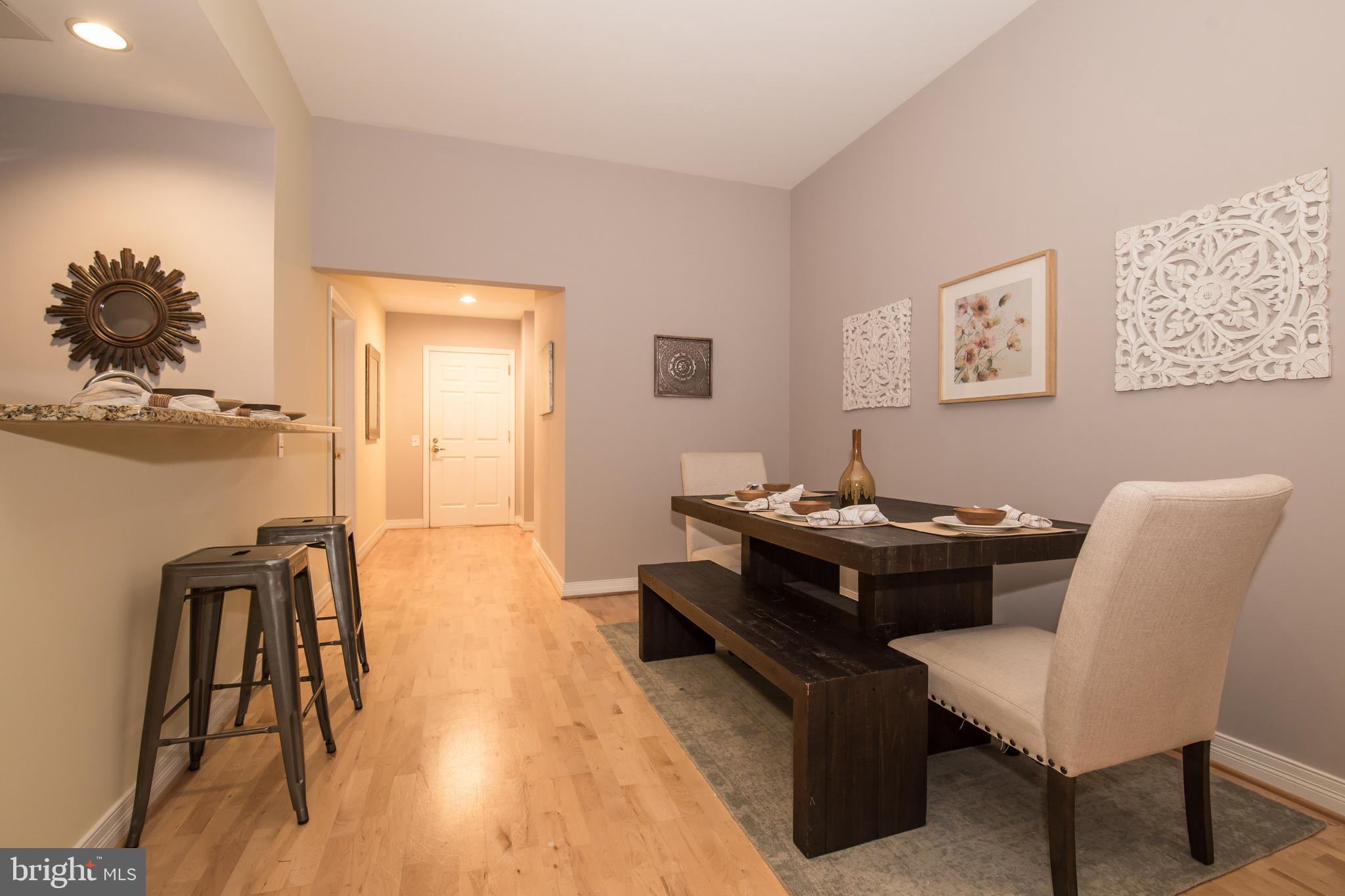 LOGAN SQUARE - Residential