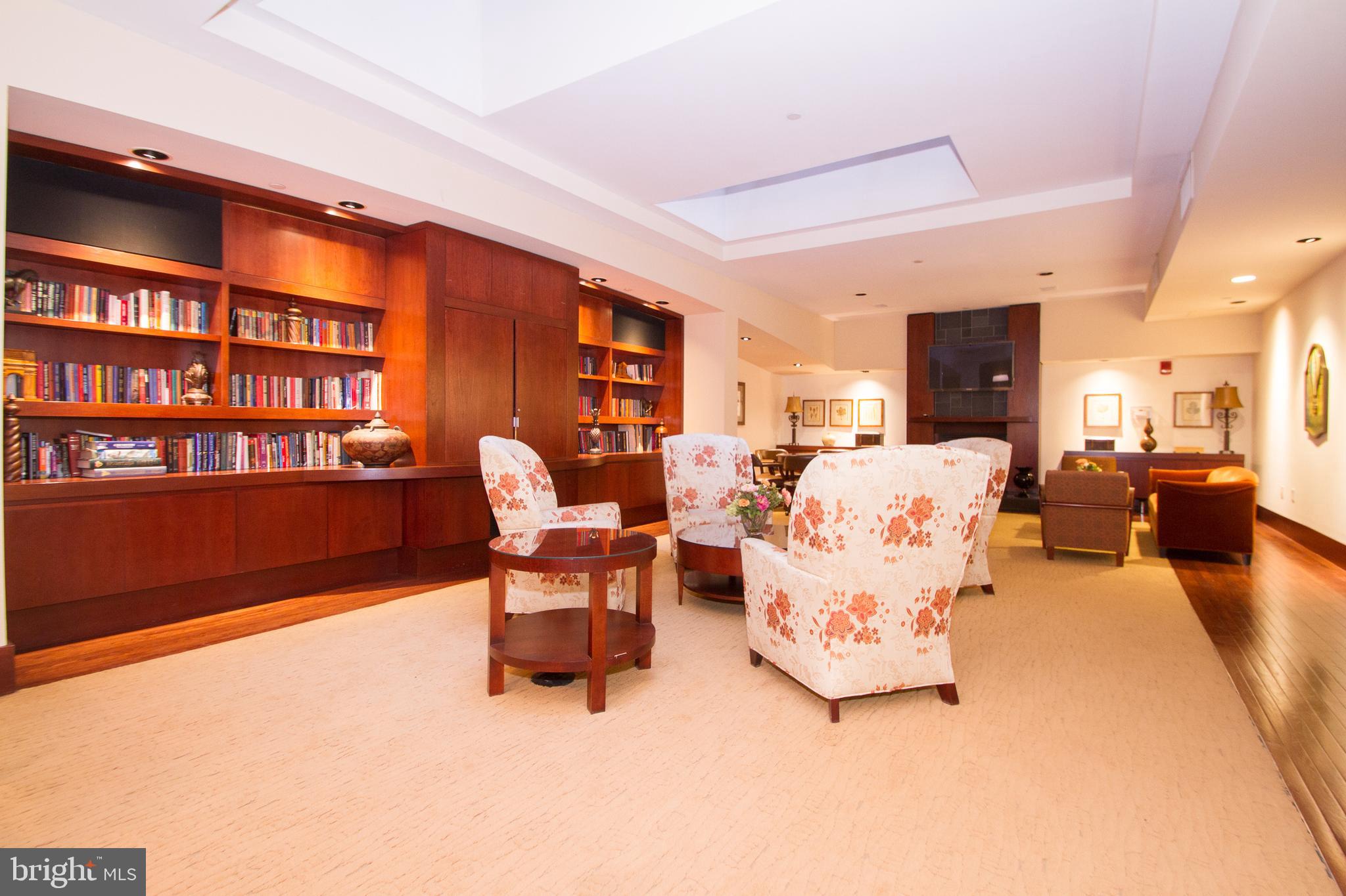 LOGAN SQUARE - Residential