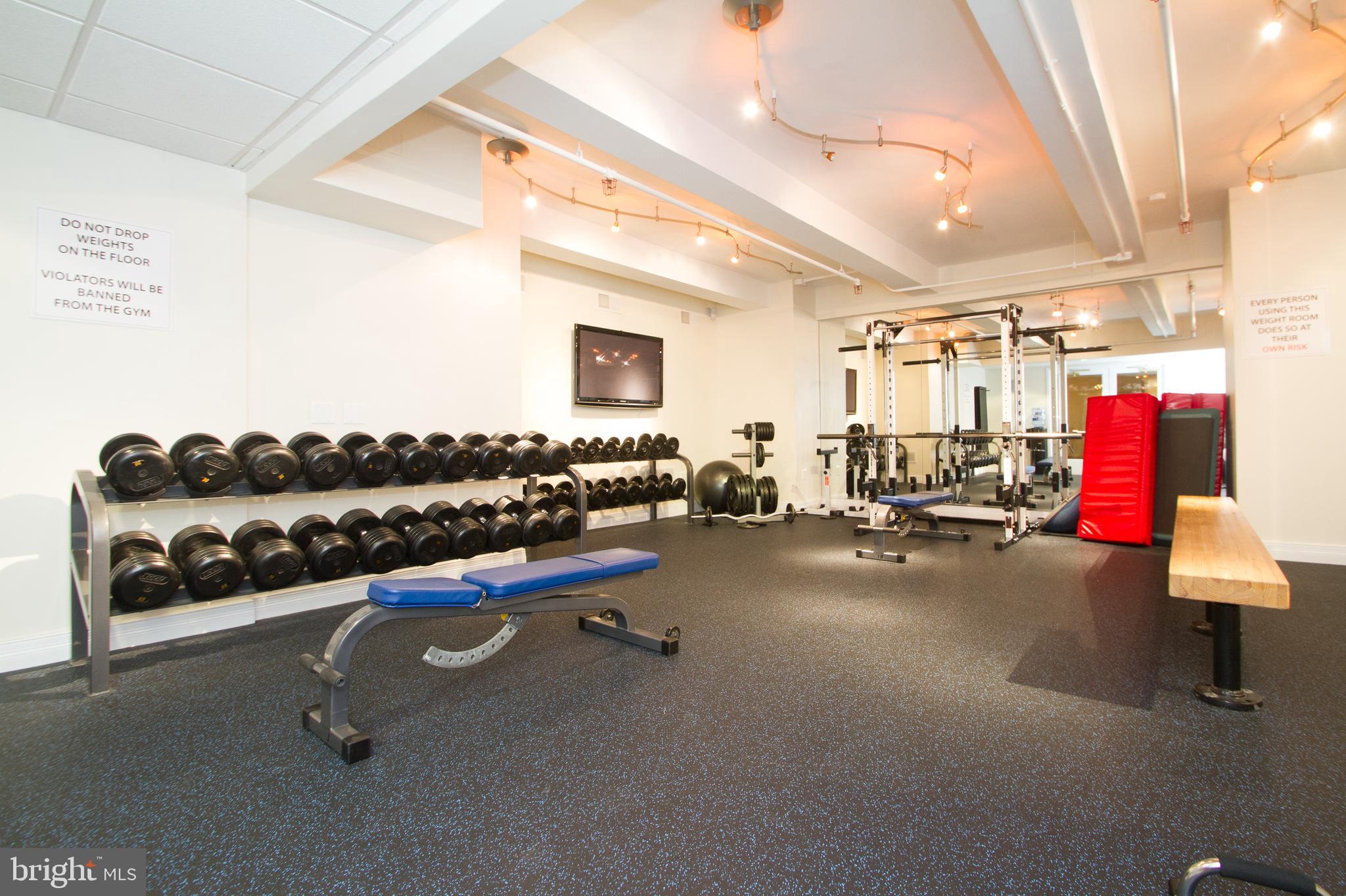 LOGAN SQUARE - Residential