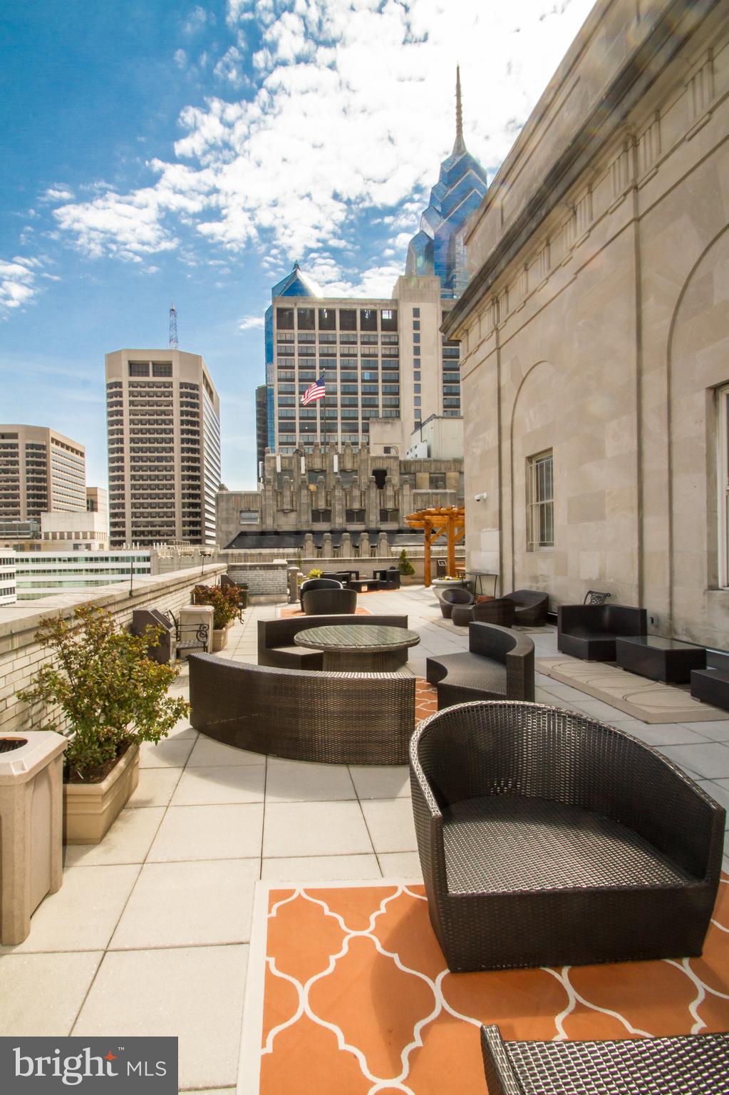 LOGAN SQUARE - Residential