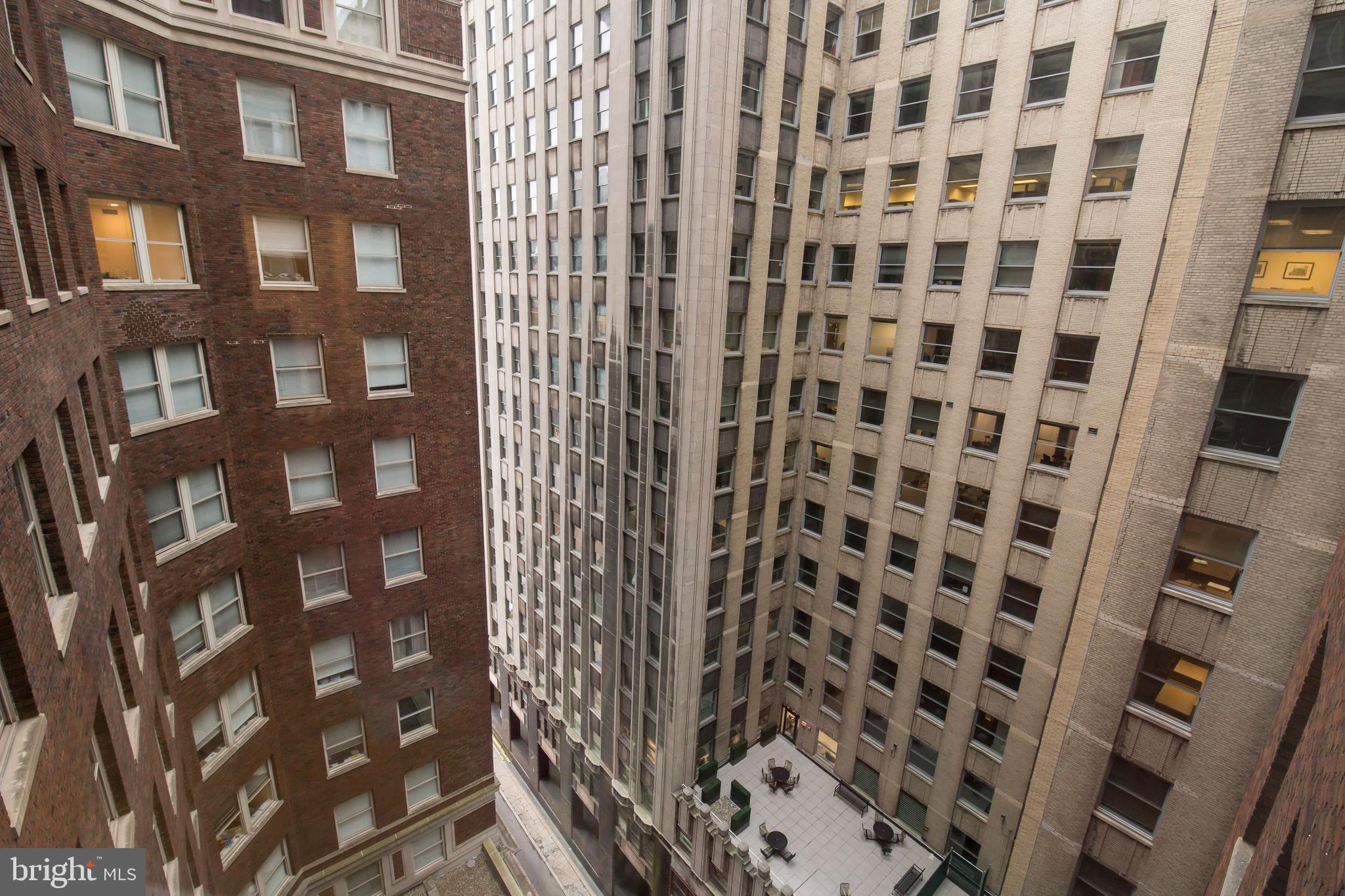 LOGAN SQUARE - Residential