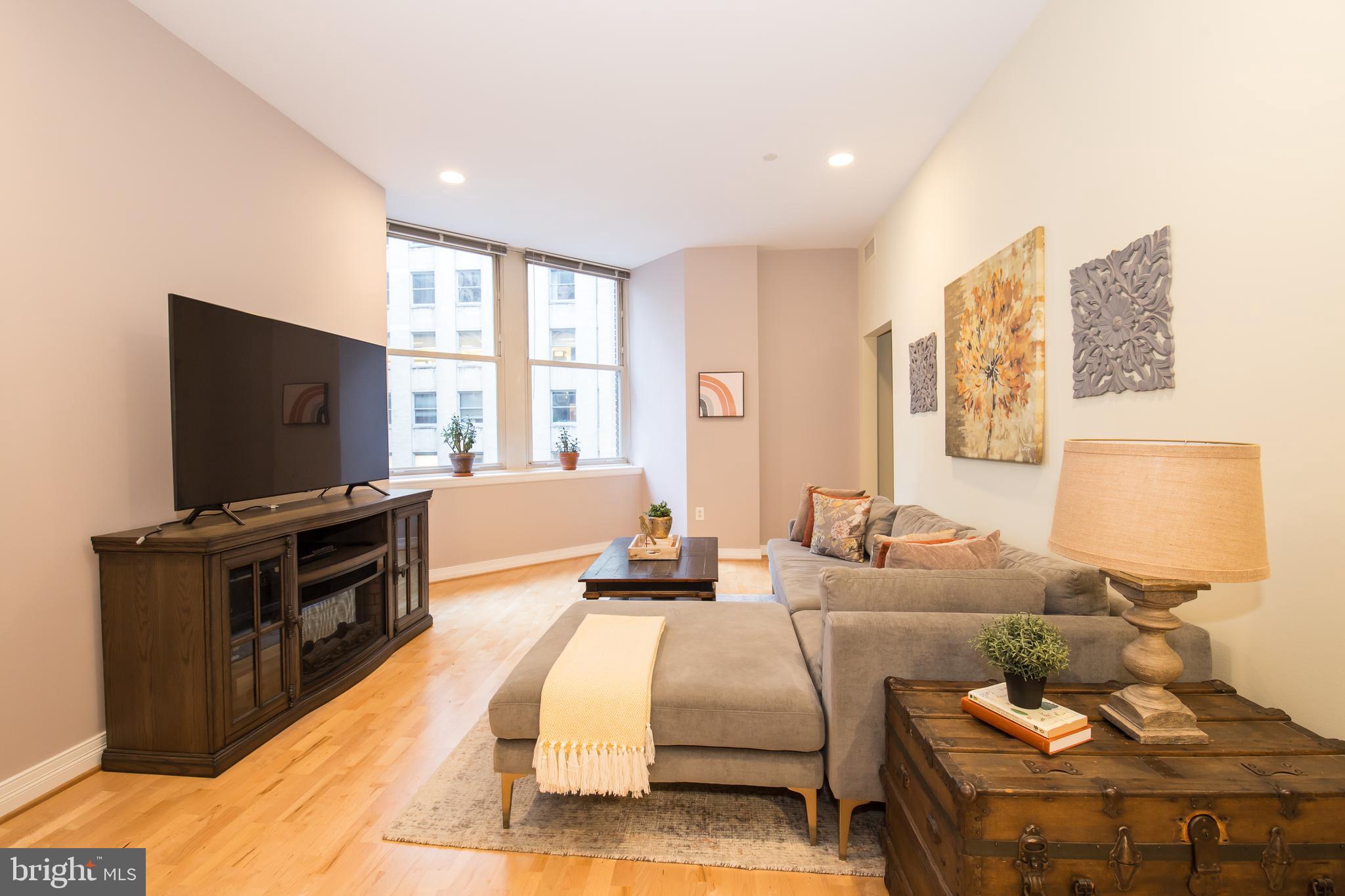 LOGAN SQUARE - Residential