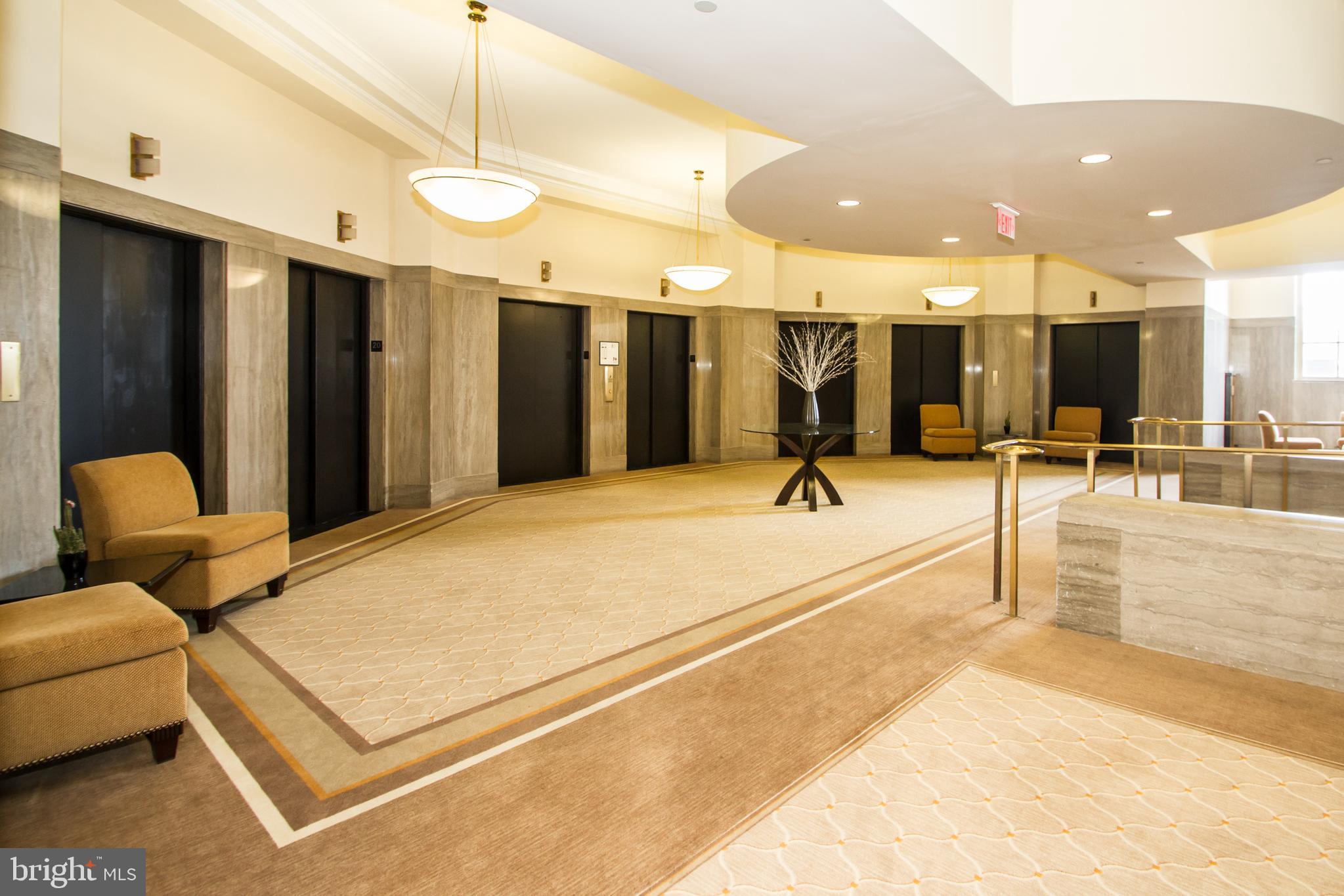 LOGAN SQUARE - Residential