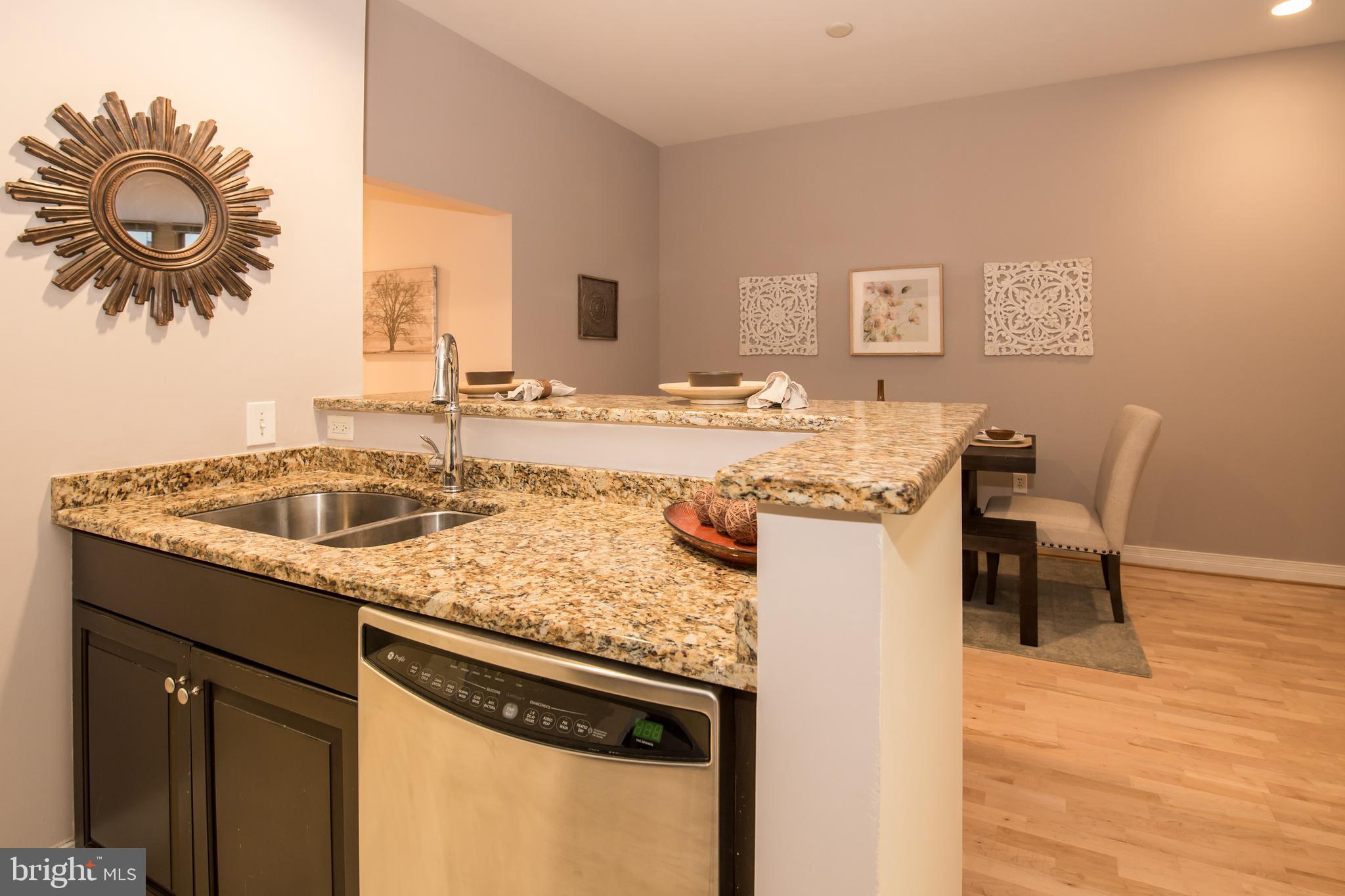 LOGAN SQUARE - Residential