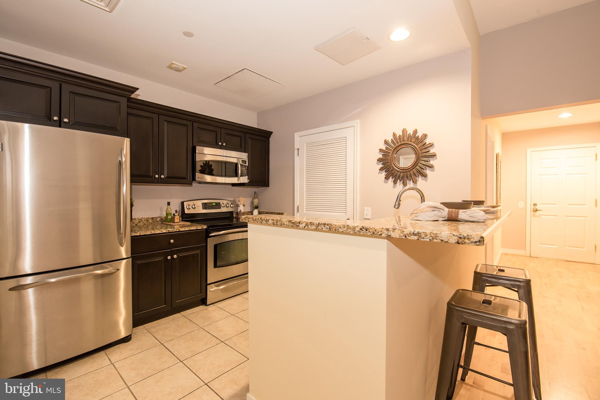 LOGAN SQUARE - Residential