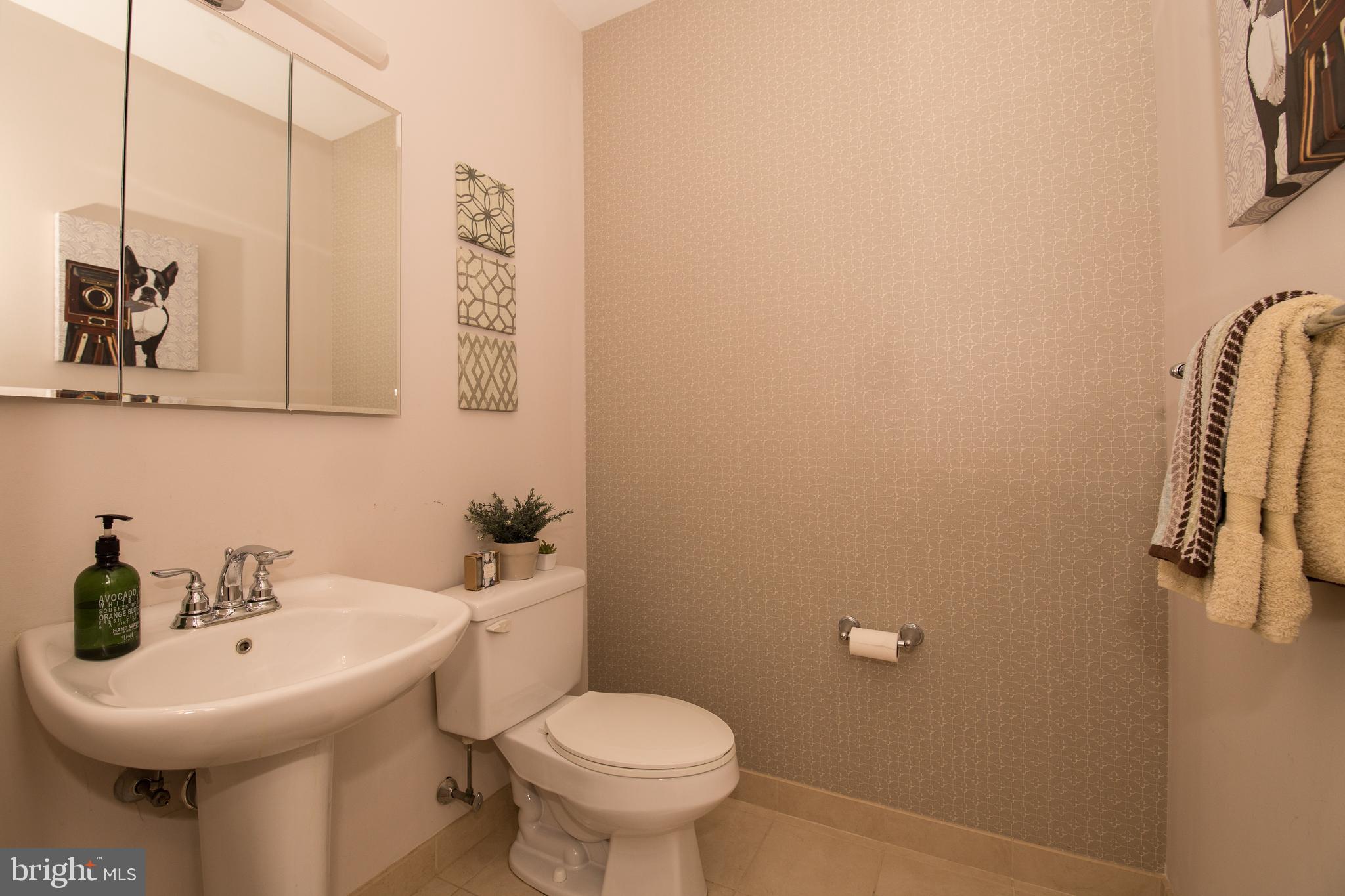 LOGAN SQUARE - Residential