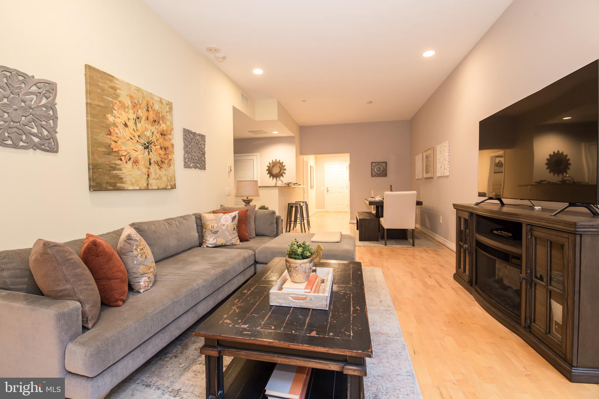 LOGAN SQUARE - Residential