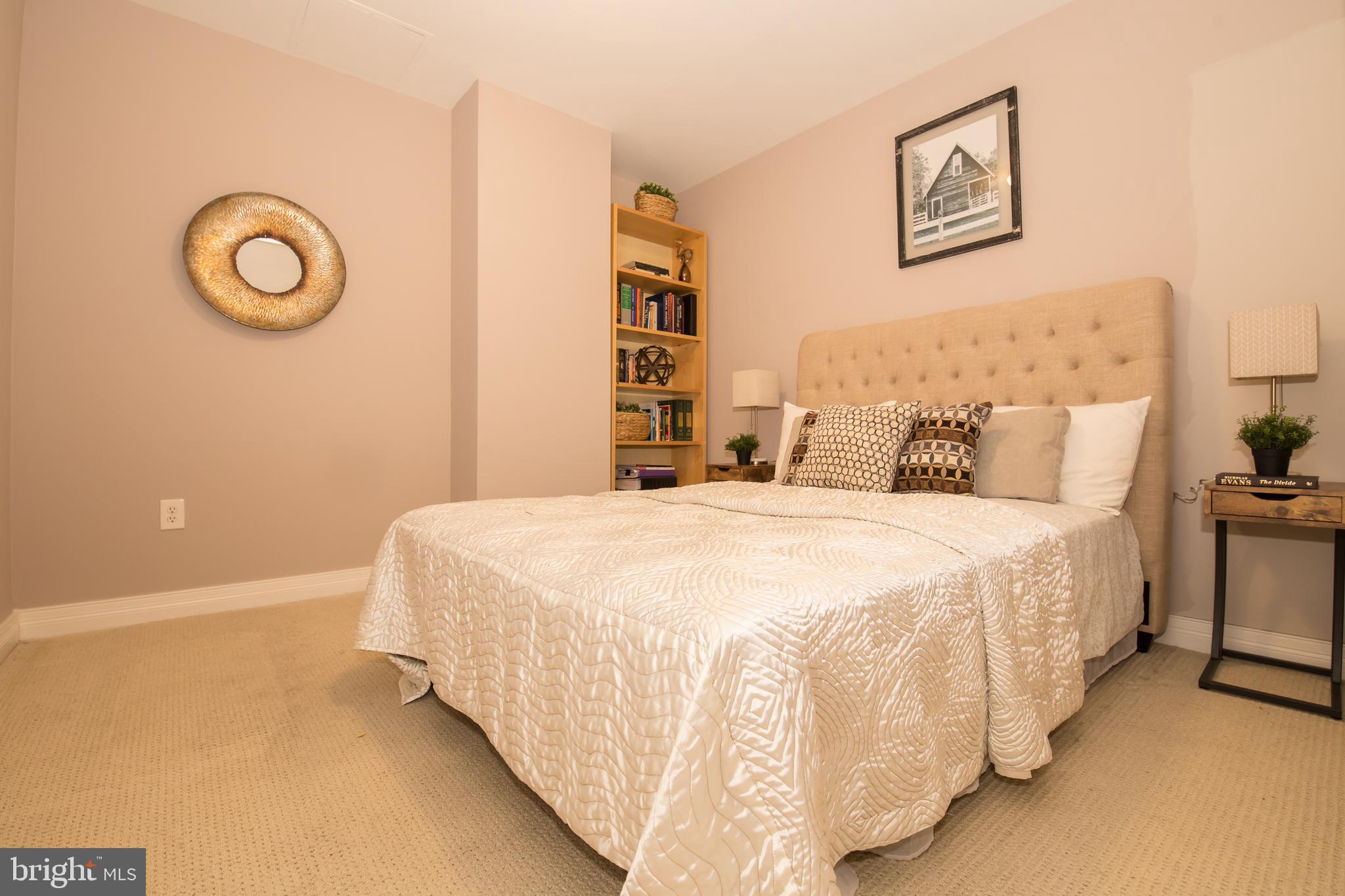 LOGAN SQUARE - Residential