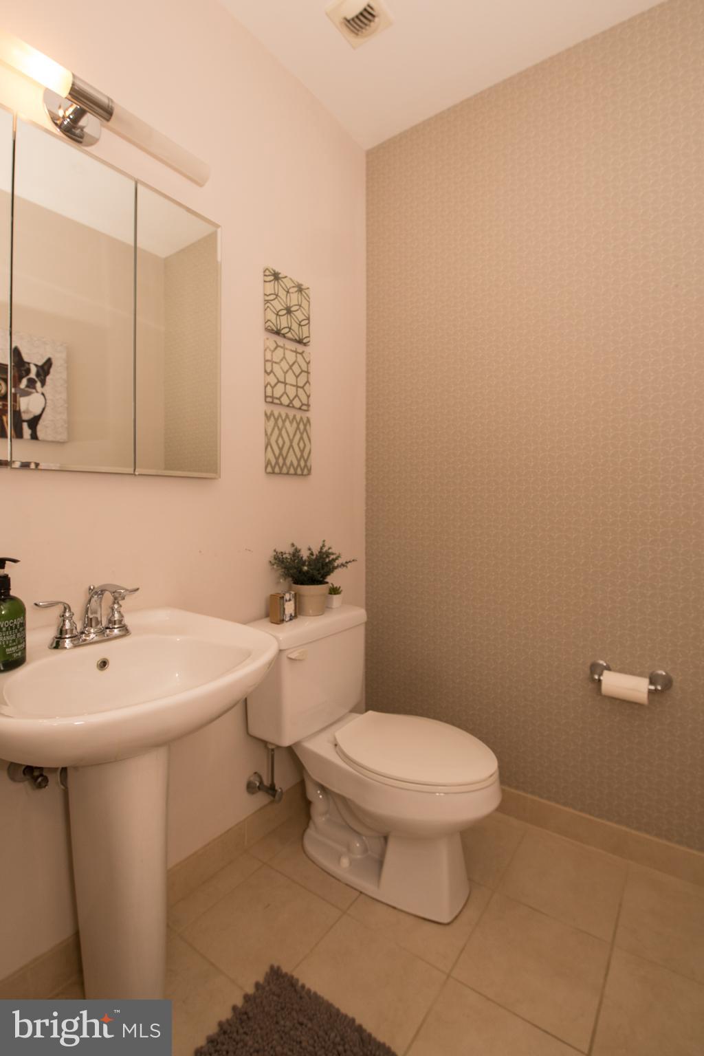 LOGAN SQUARE - Residential