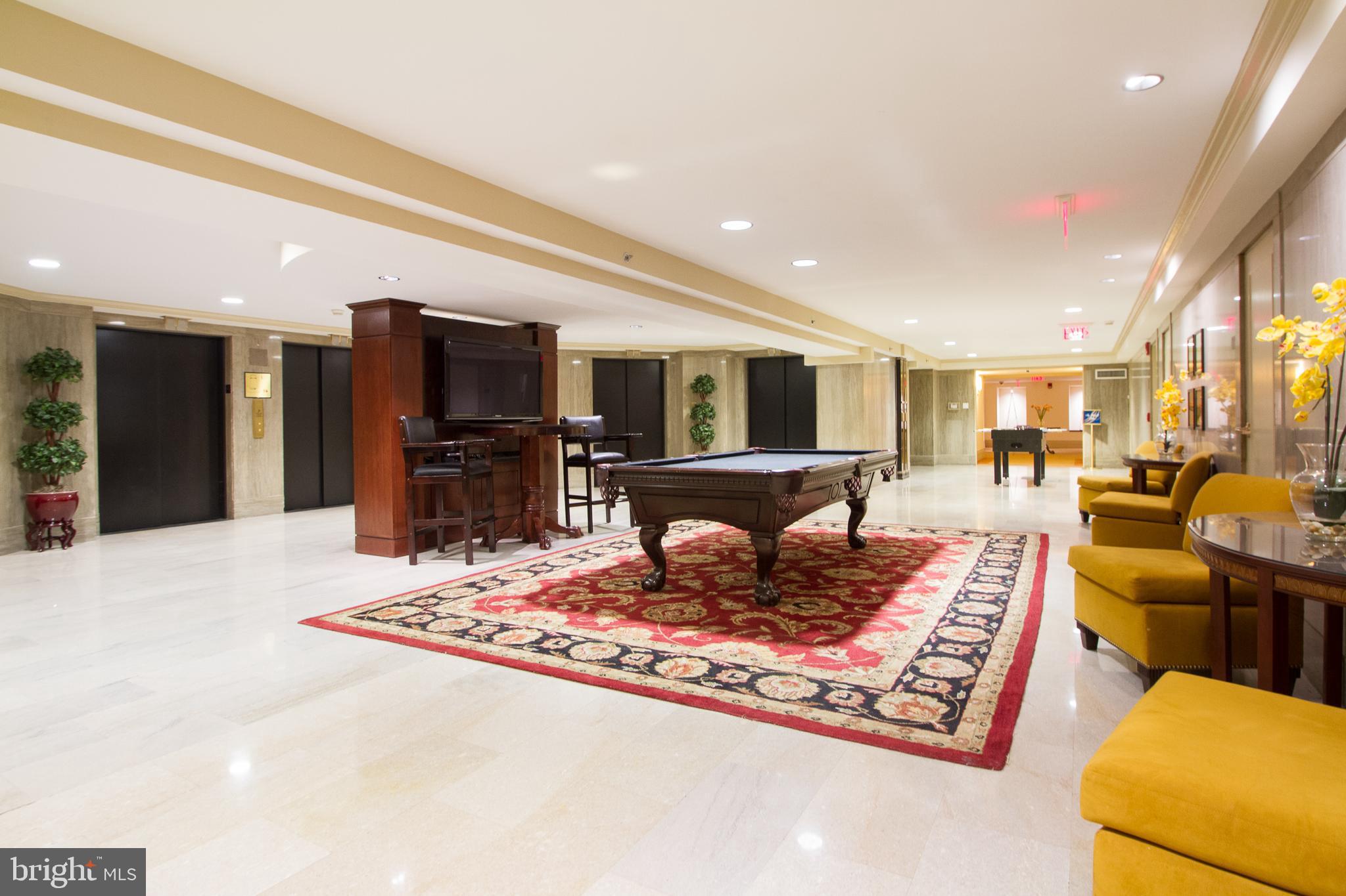 LOGAN SQUARE - Residential