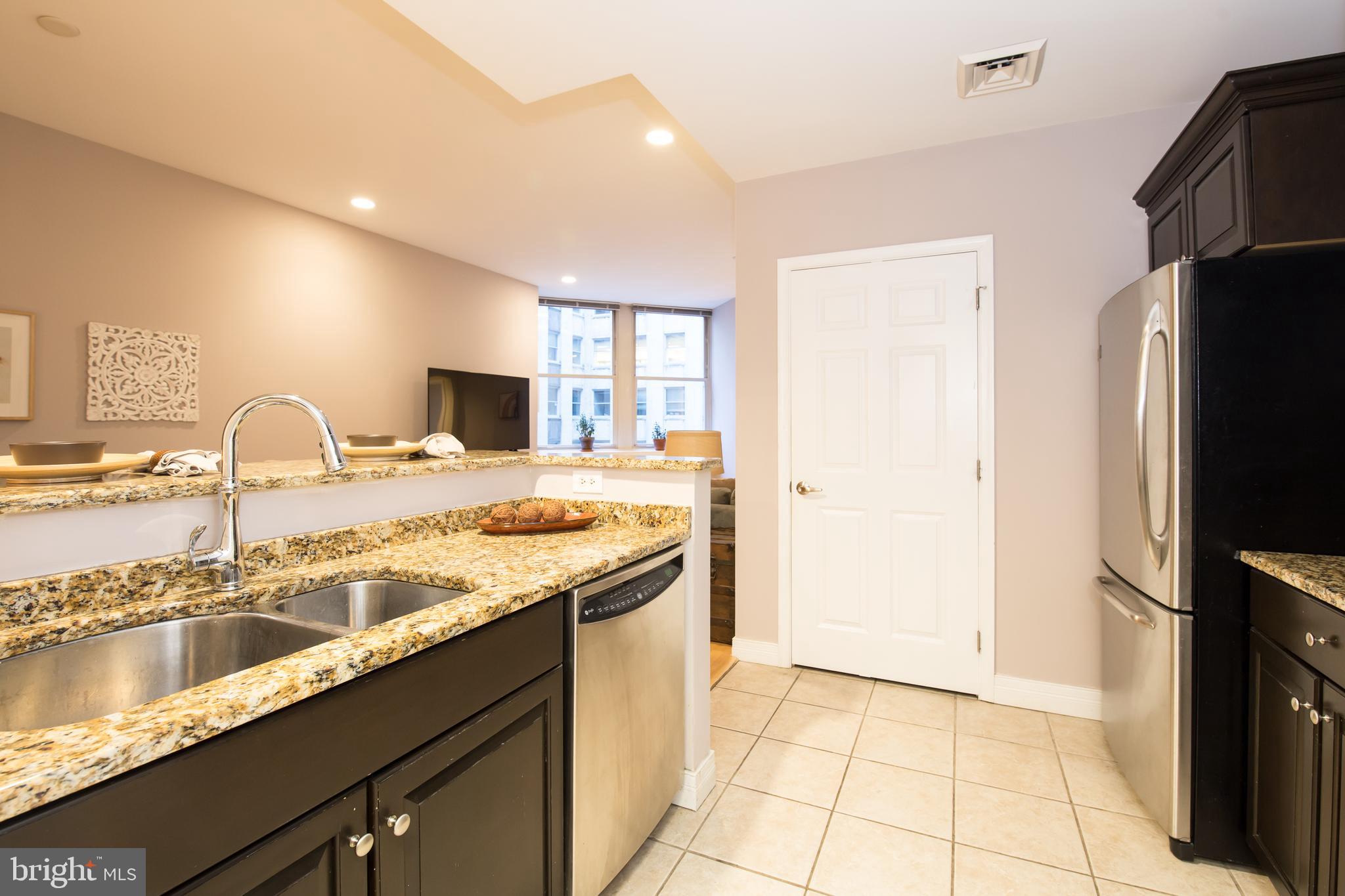 LOGAN SQUARE - Residential