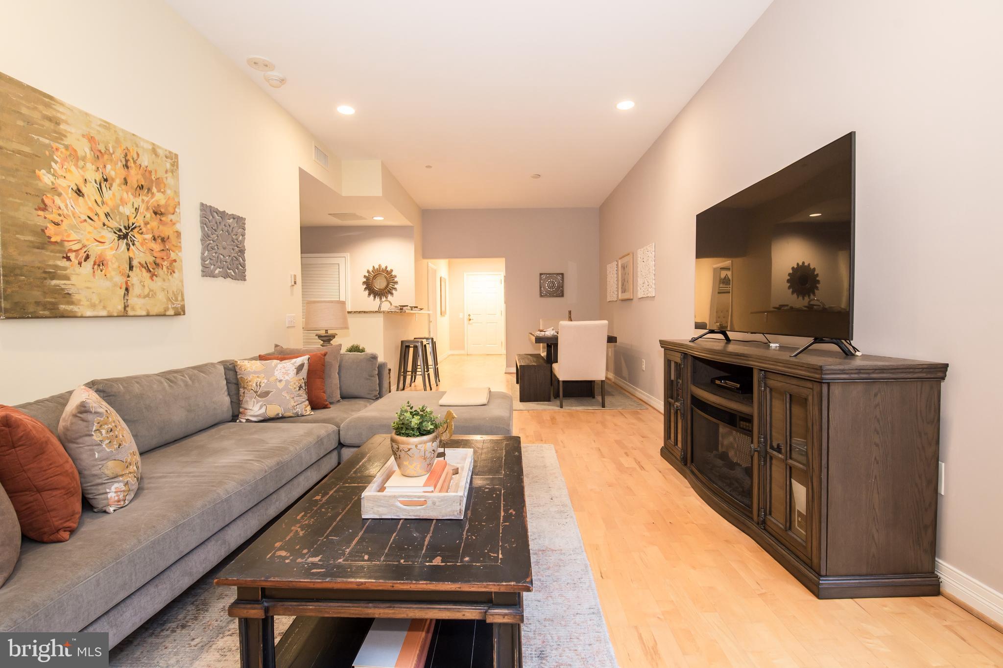 LOGAN SQUARE - Residential