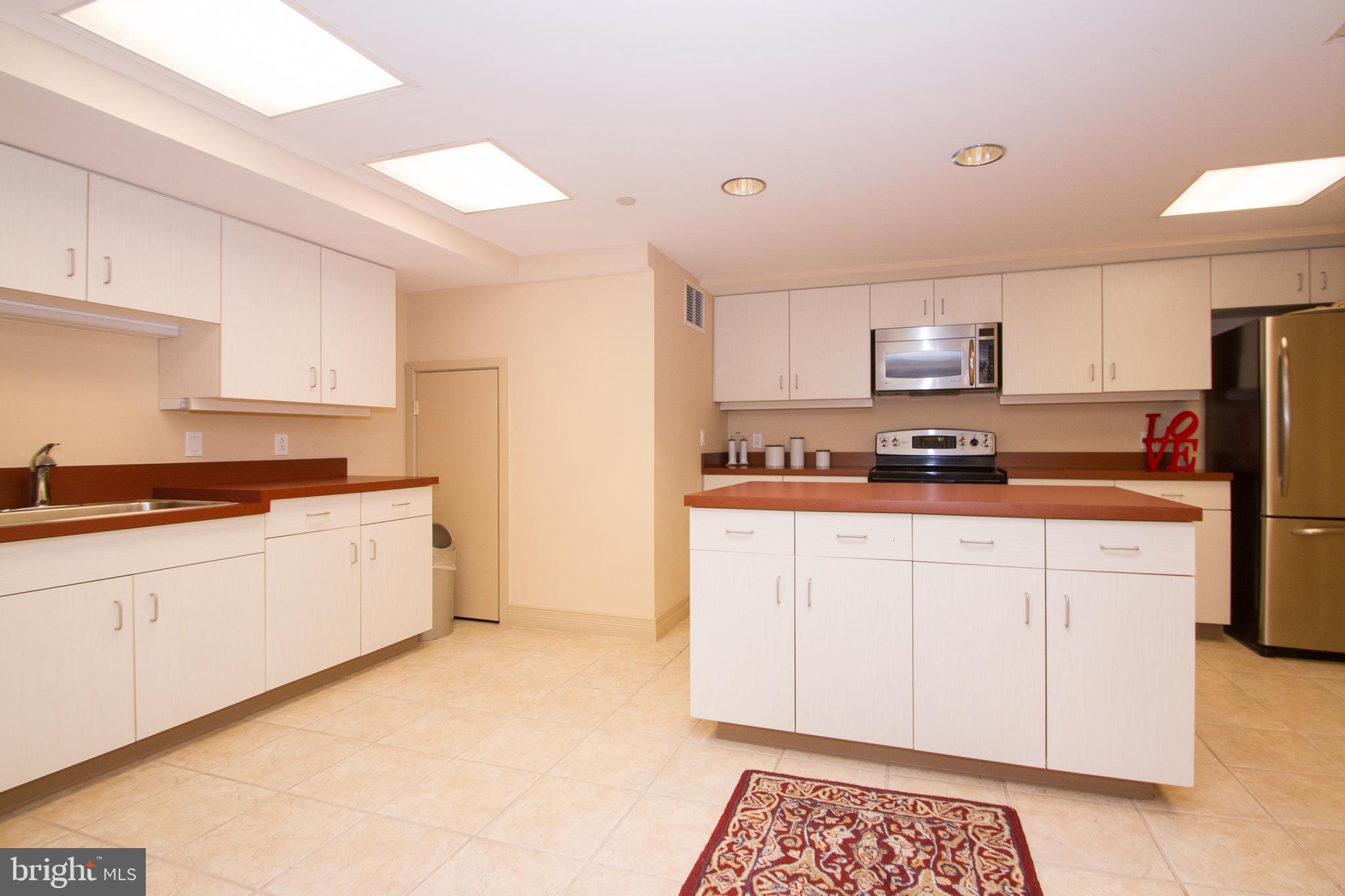 LOGAN SQUARE - Residential