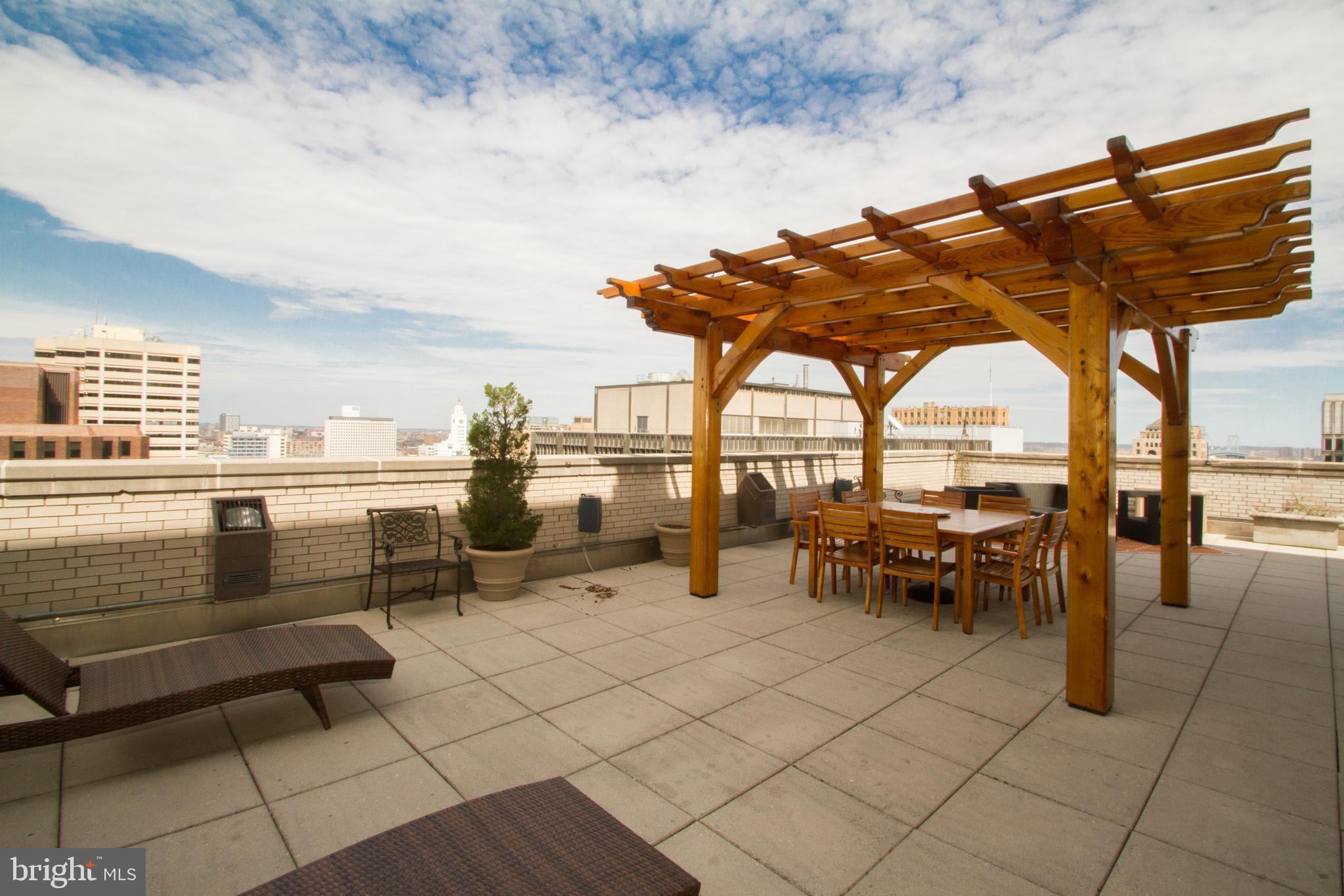 LOGAN SQUARE - Residential