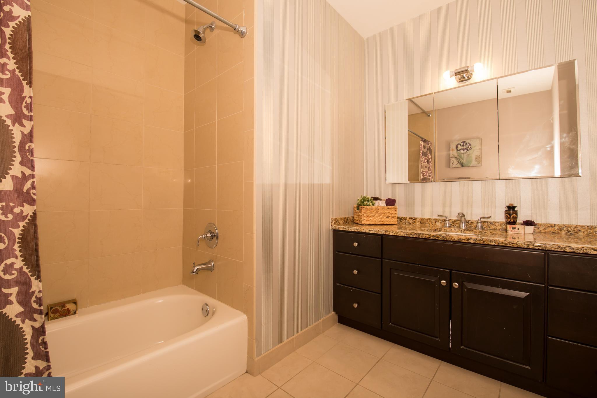 LOGAN SQUARE - Residential