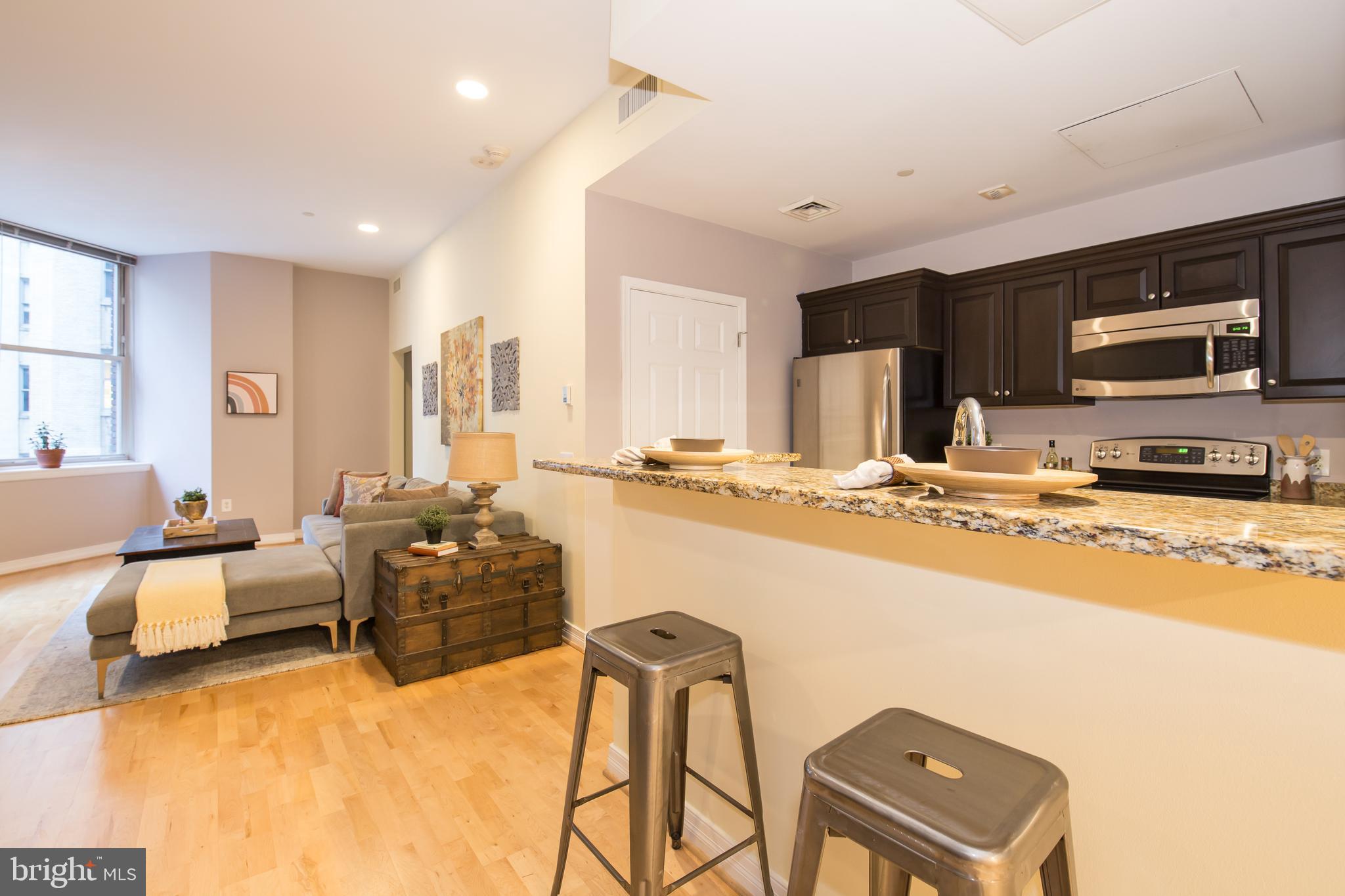 LOGAN SQUARE - Residential