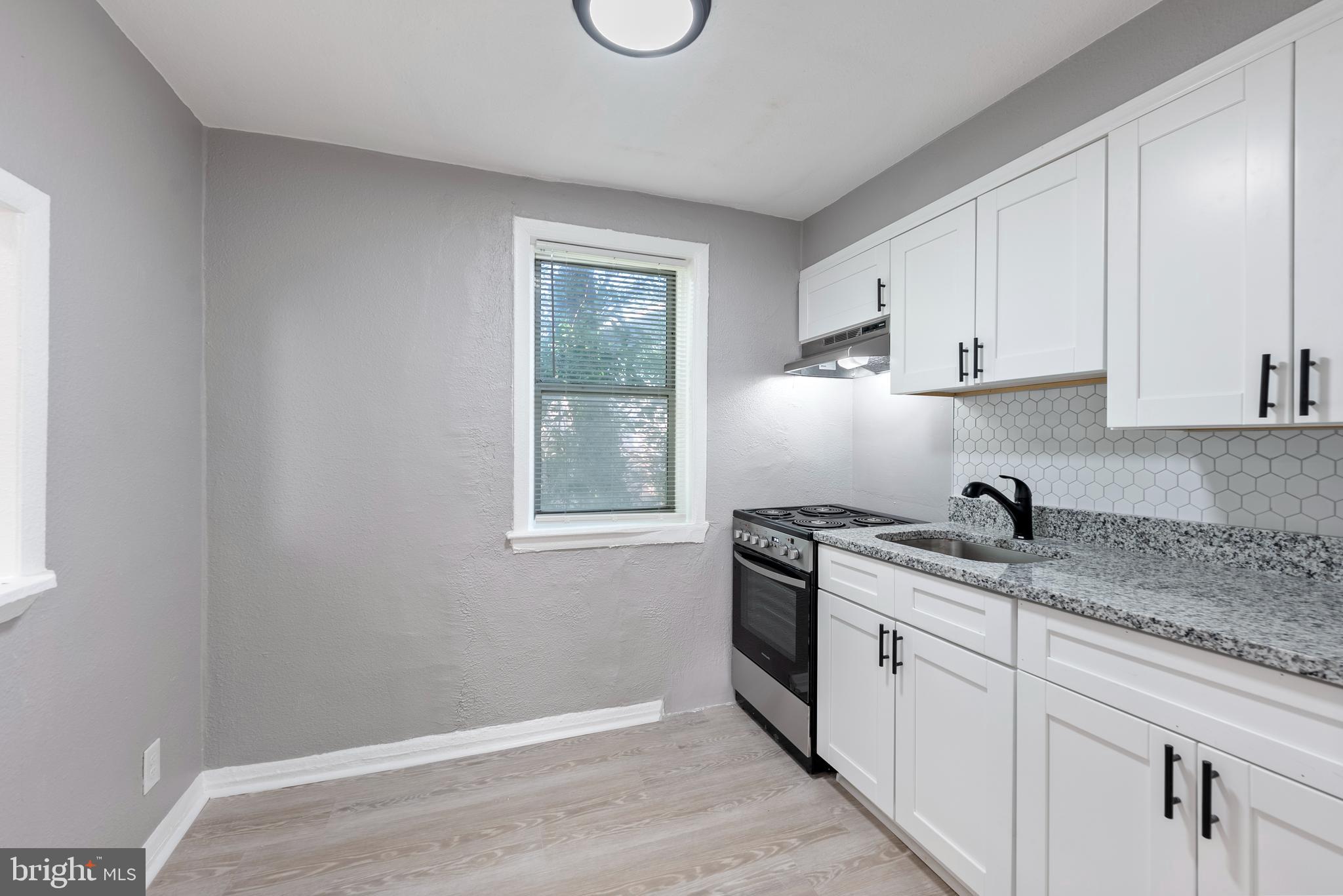 DOLFIELD - Residential Lease