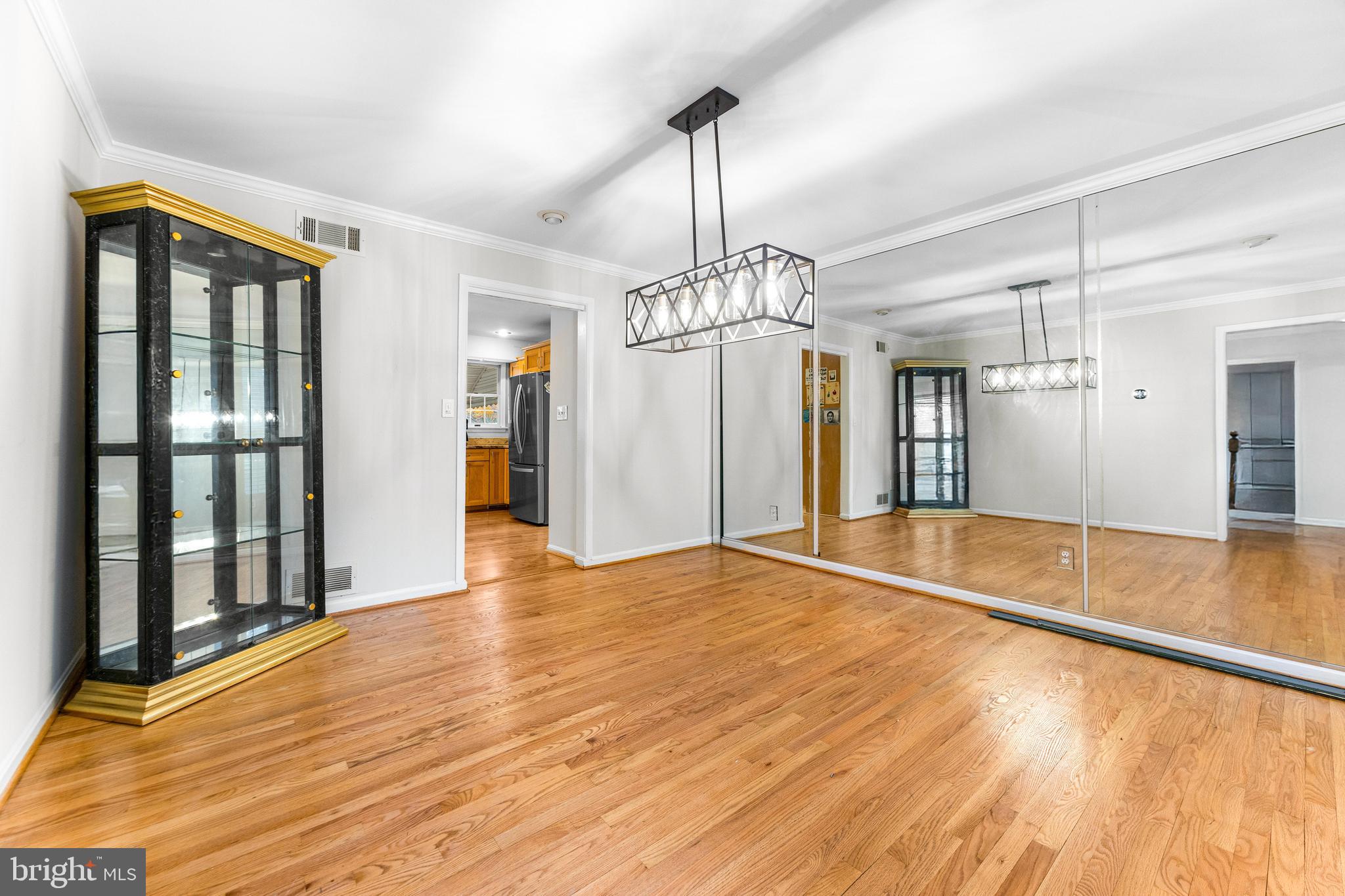 JONATHANS DELIGHT - Residential