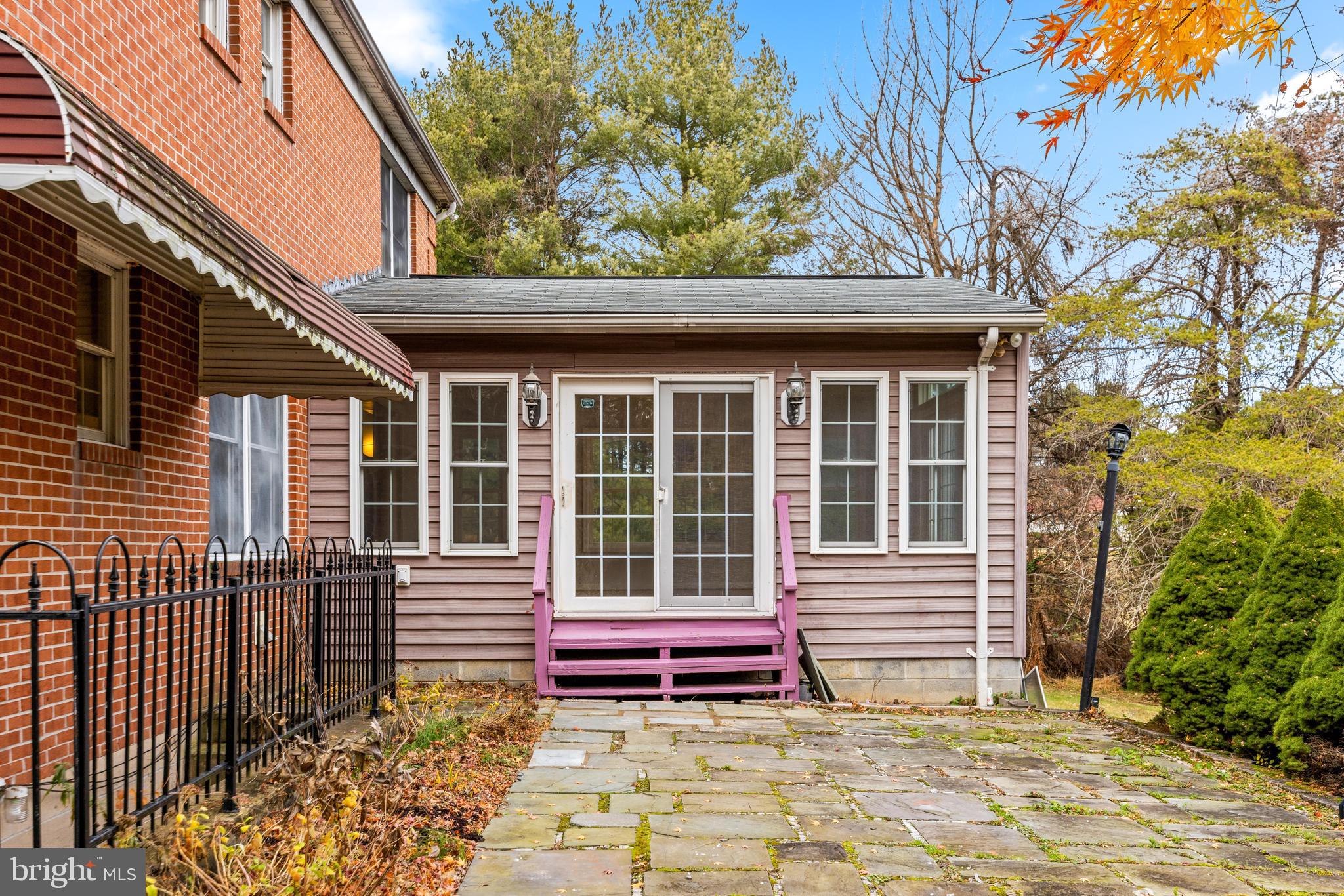 JONATHANS DELIGHT - Residential