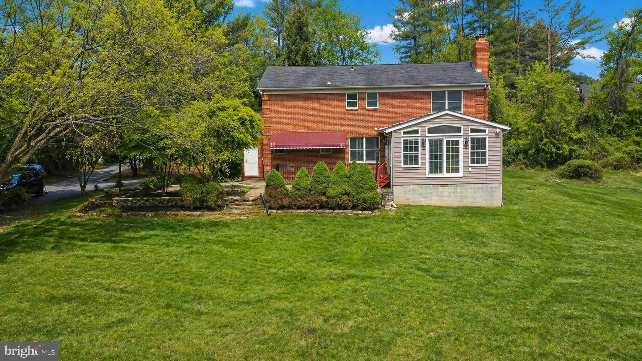 JONATHANS DELIGHT - Residential